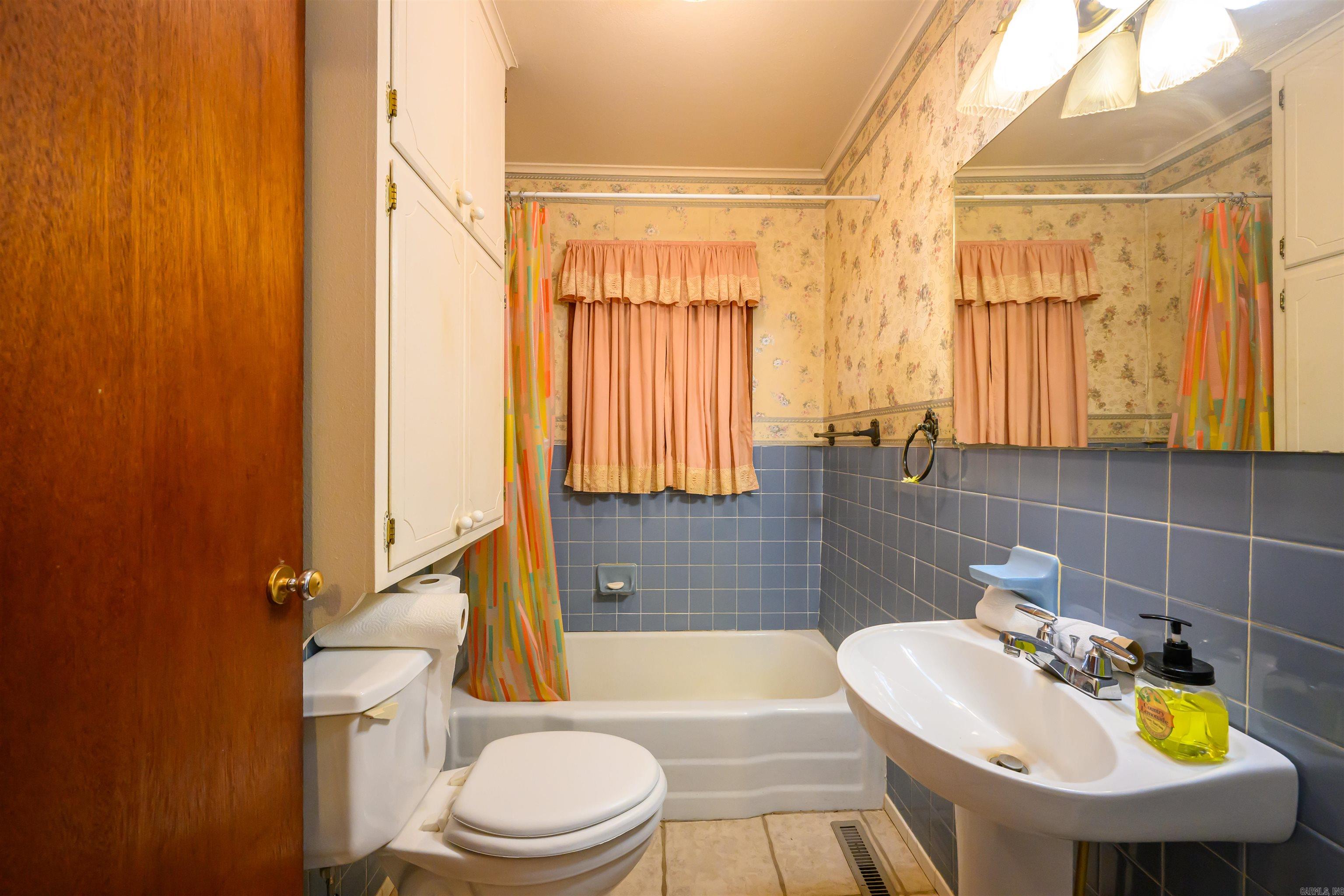 Photo 17 - Residential for sale – 515 E Center   Cave City, AR