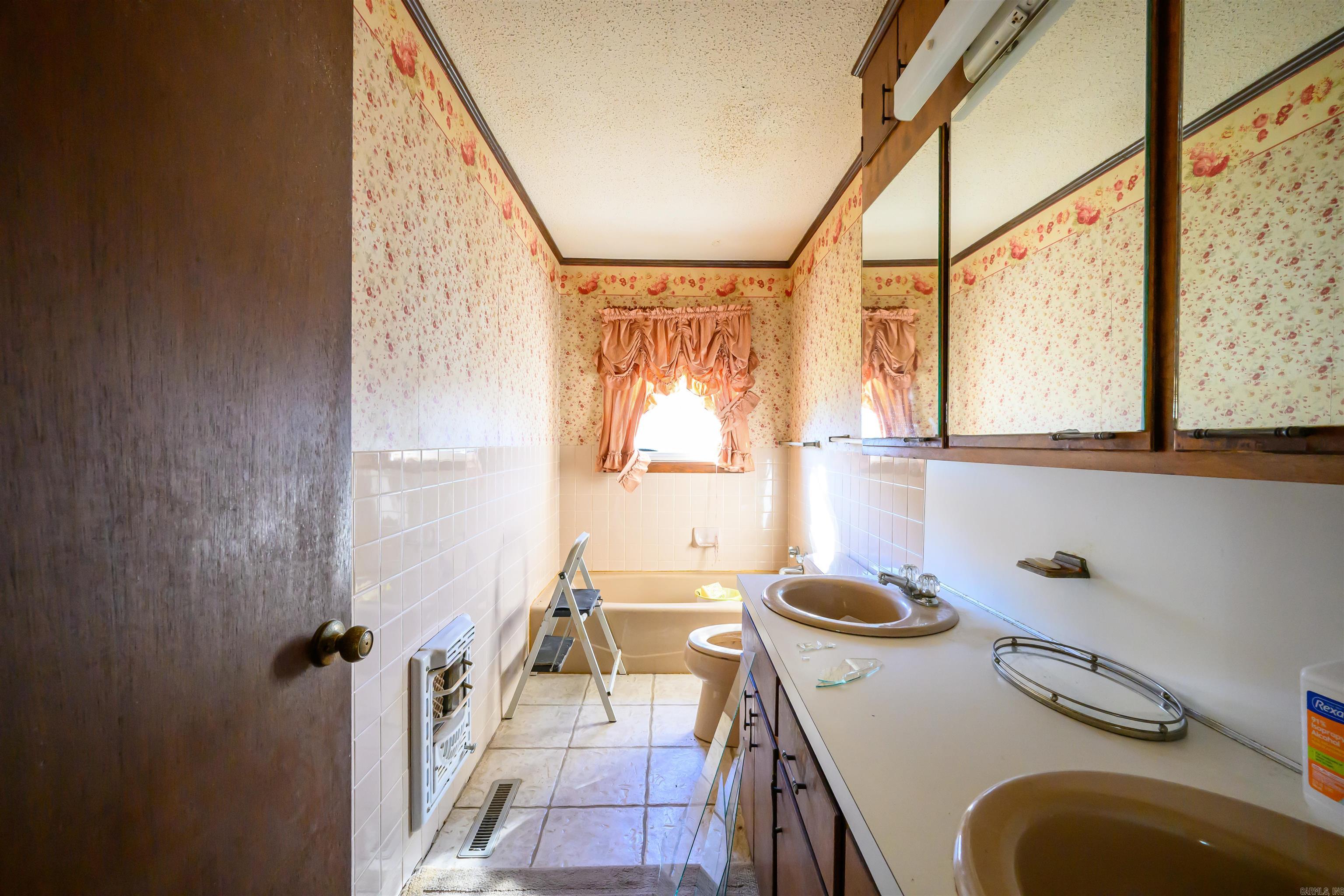 Photo 18 - Residential for sale – 515 E Center   Cave City, AR