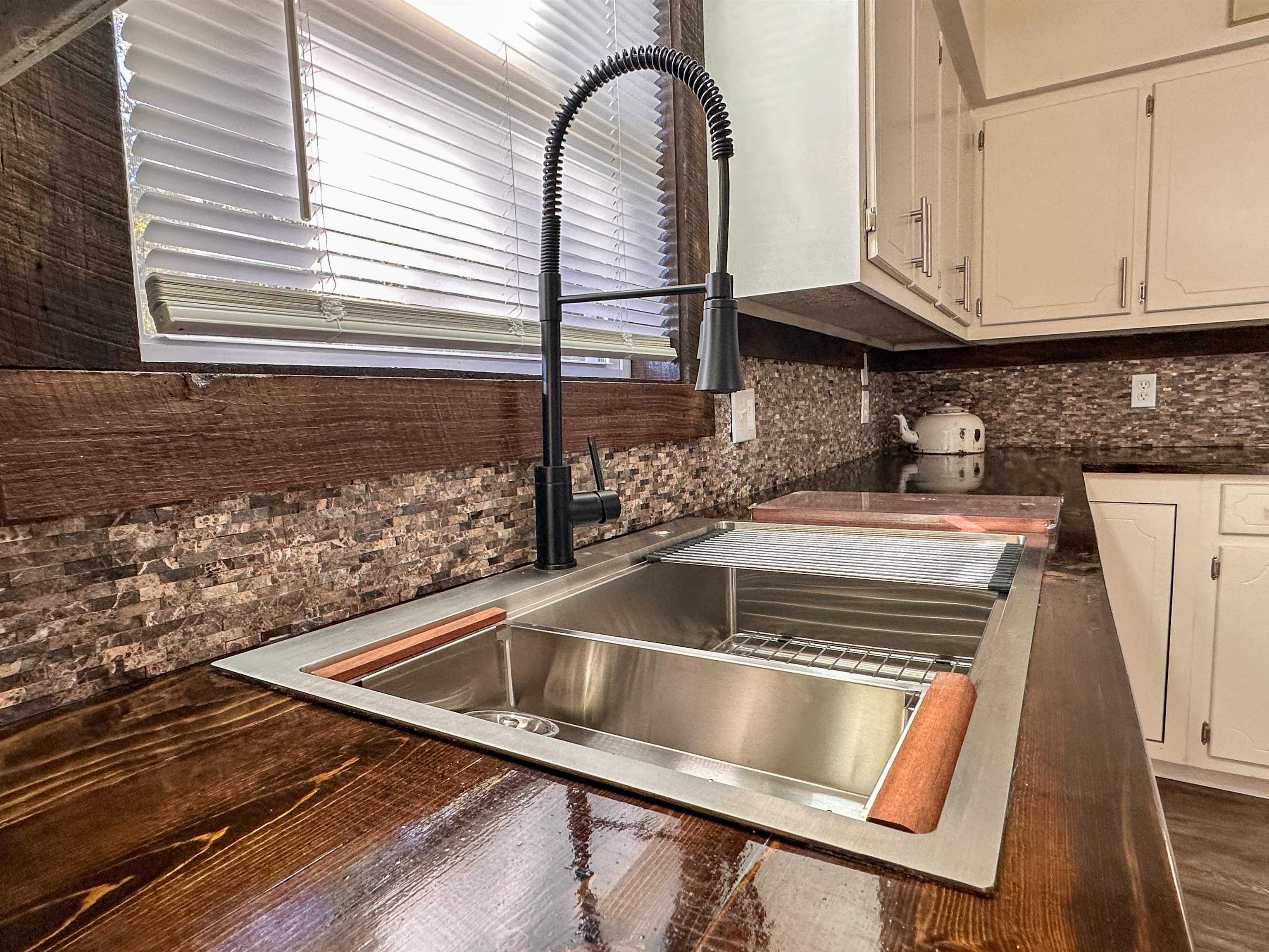 Photo 12 - Residential for sale – 1506 E Emerald Cove   Horseshoe Bend, AR