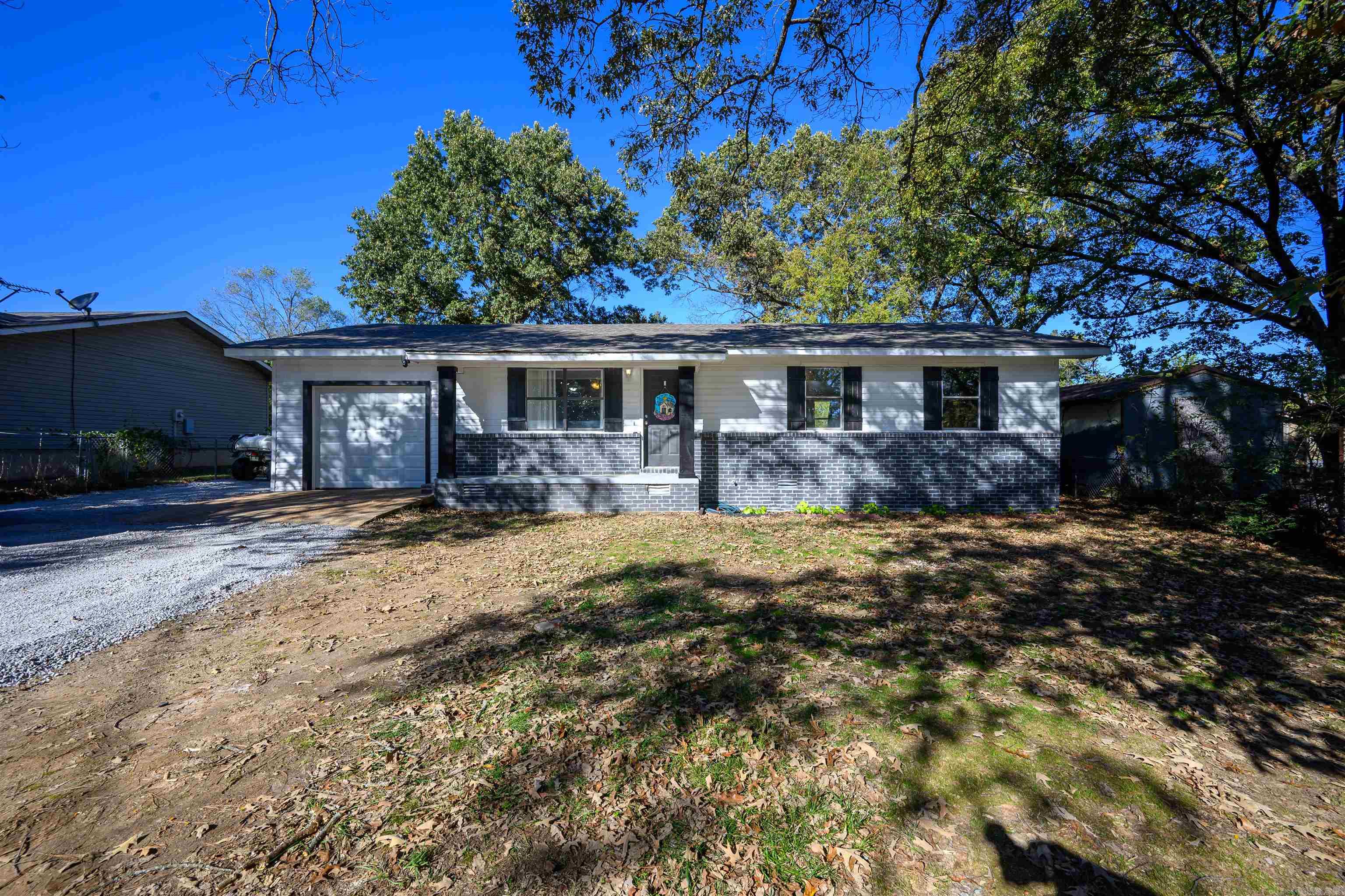 Photo 2 - Residential for sale – 710  Village St.   Newark, AR