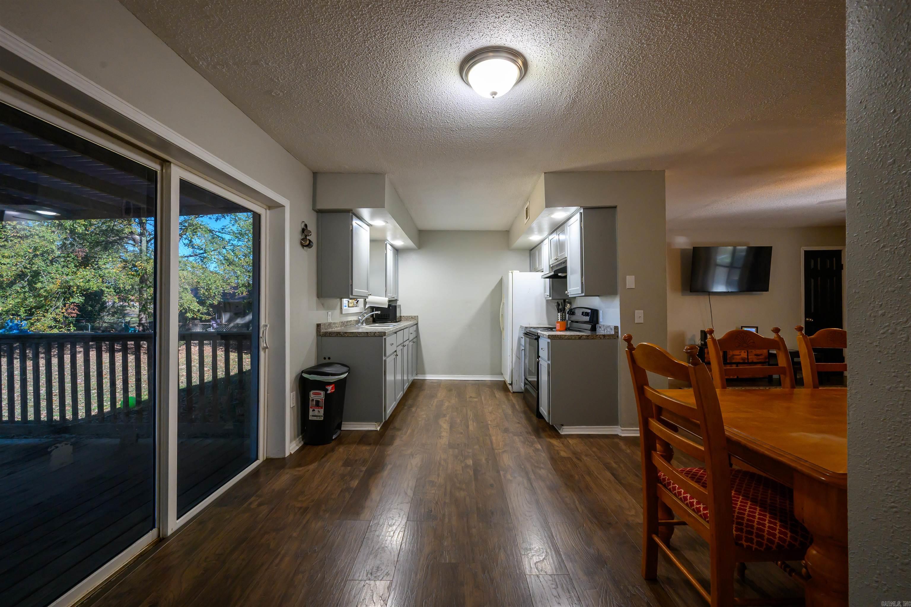 Photo 9 - Residential for sale – 710  Village St.   Newark, AR