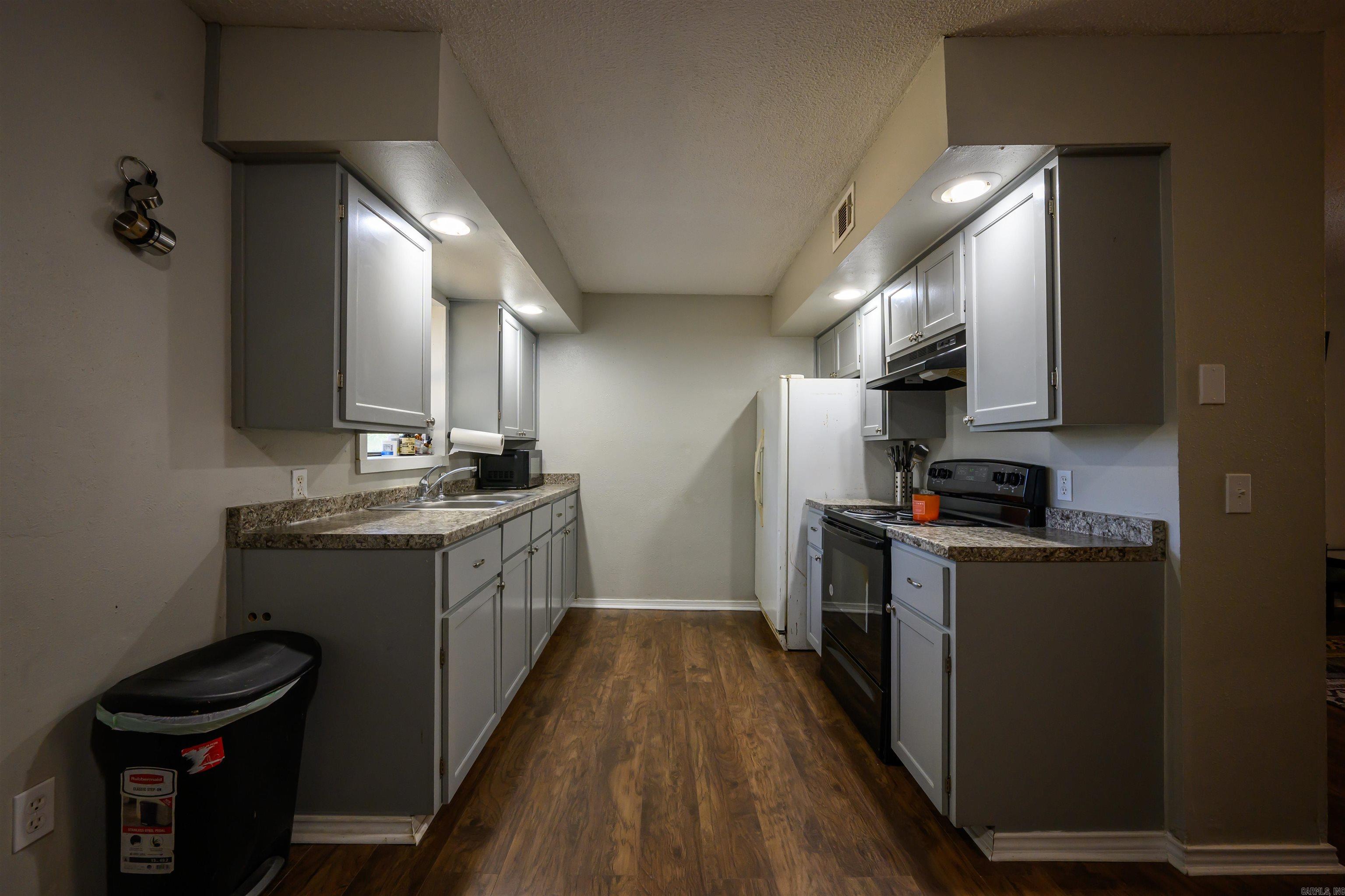 Photo 10 - Residential for sale – 710  Village St.   Newark, AR