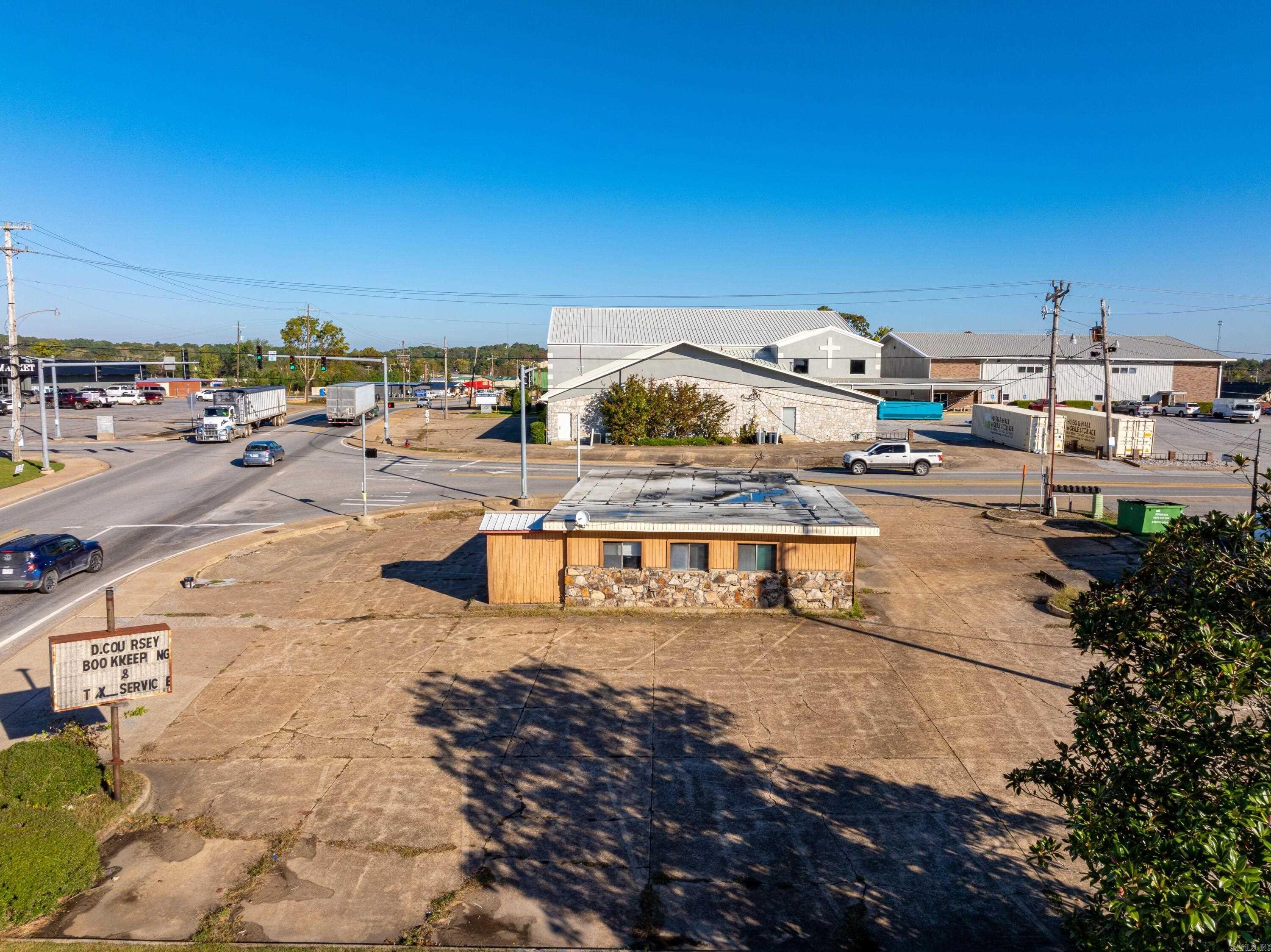 Photo 2 - Commercial / Industrial for sale – 102 S Main   Cave City, AR