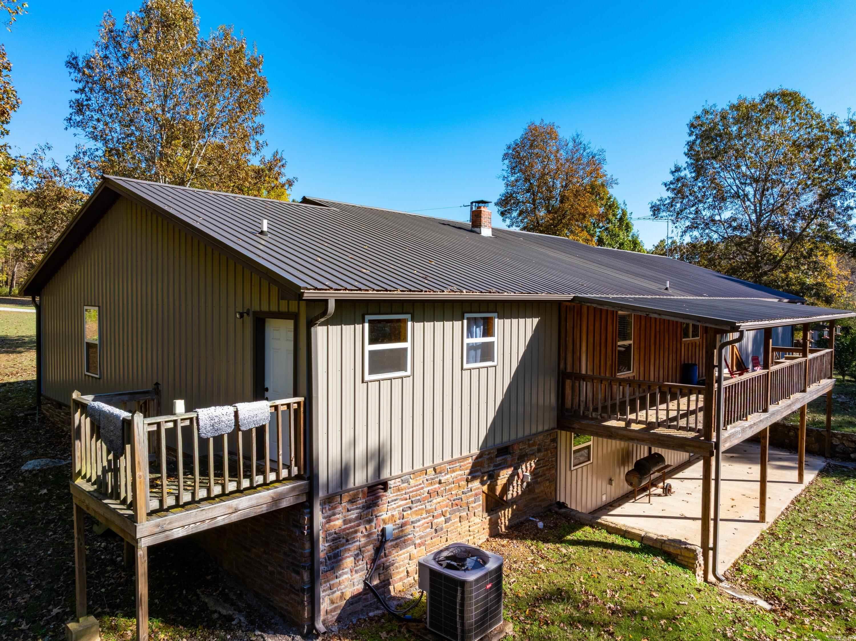 Photo 3 - Residential for sale – 207  Earl Rd   Evening Shade, AR