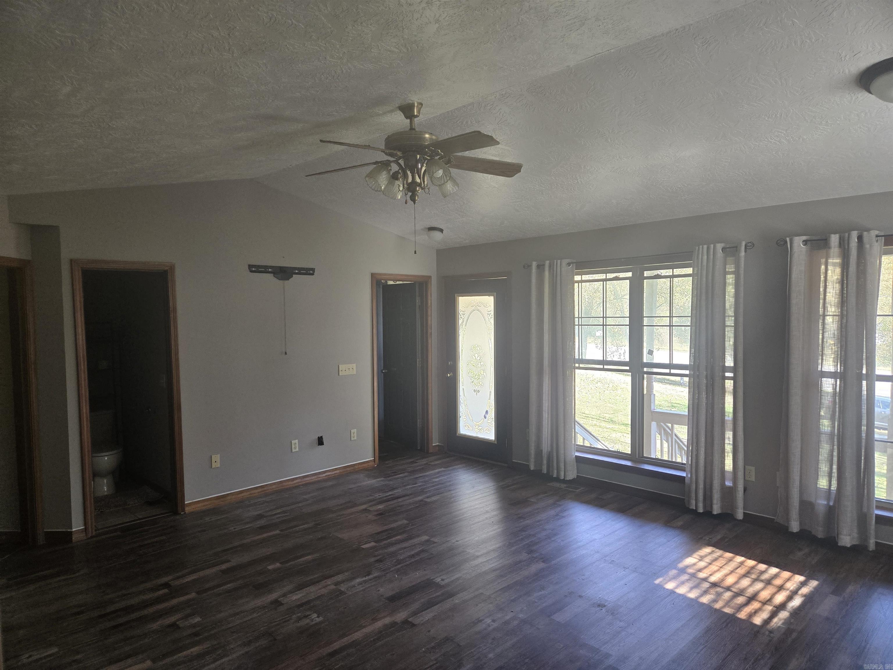 Photo 5 - Residential for sale – 430 S Main   Mount Pleasant, AR