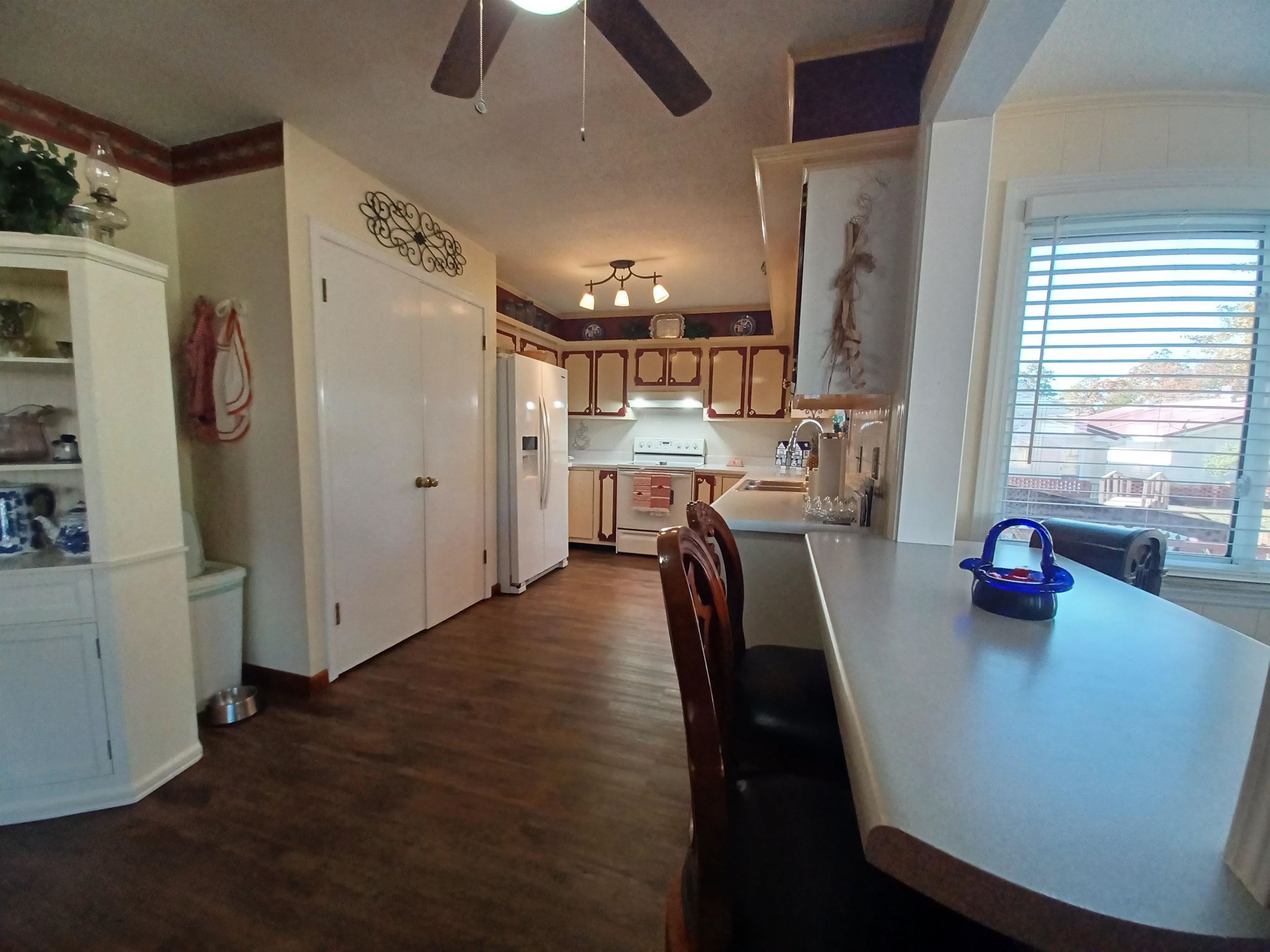 Photo 4 - Residential for sale – 1002 S Manor   Horseshoe Bend, AR