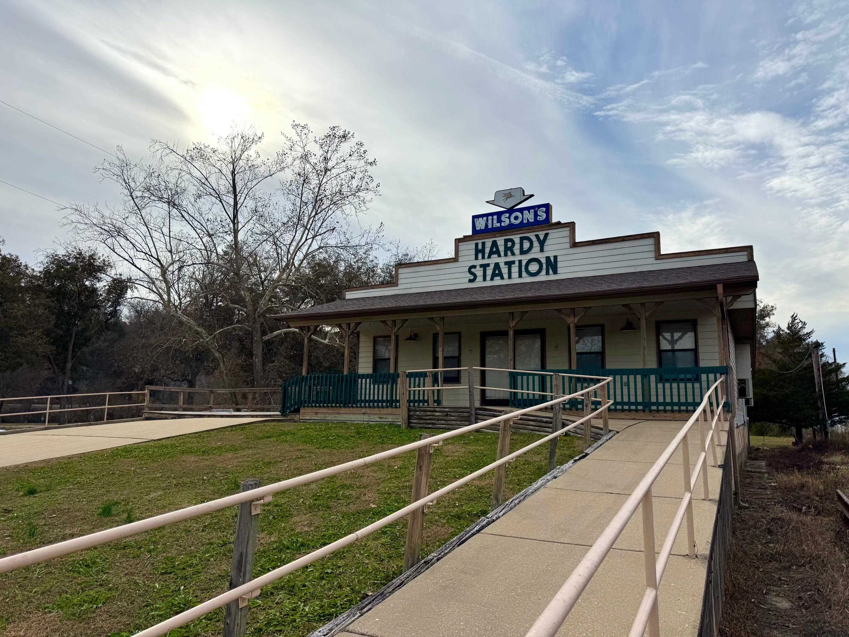 Photo 2 - Commercial / Industrial for sale – 5  Spring   Hardy, AR