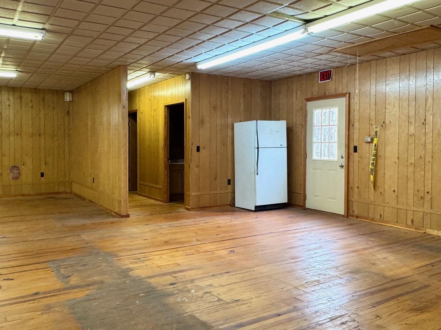 Photo 11 - Commercial / Industrial for sale – 5  Spring   Hardy, AR