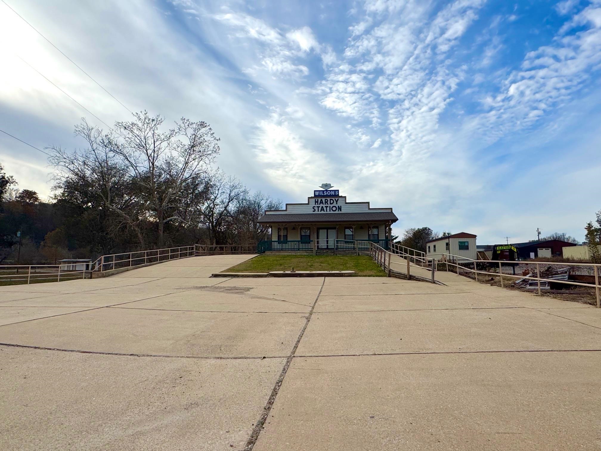 Photo 2 - Residential for sale – 5  Spring   Hardy, AR