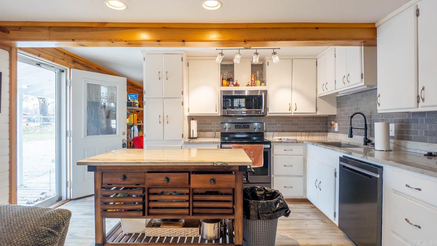 Photo 15 - Residential for sale – 1145  Broadleaf Road   Mammoth Spring, AR