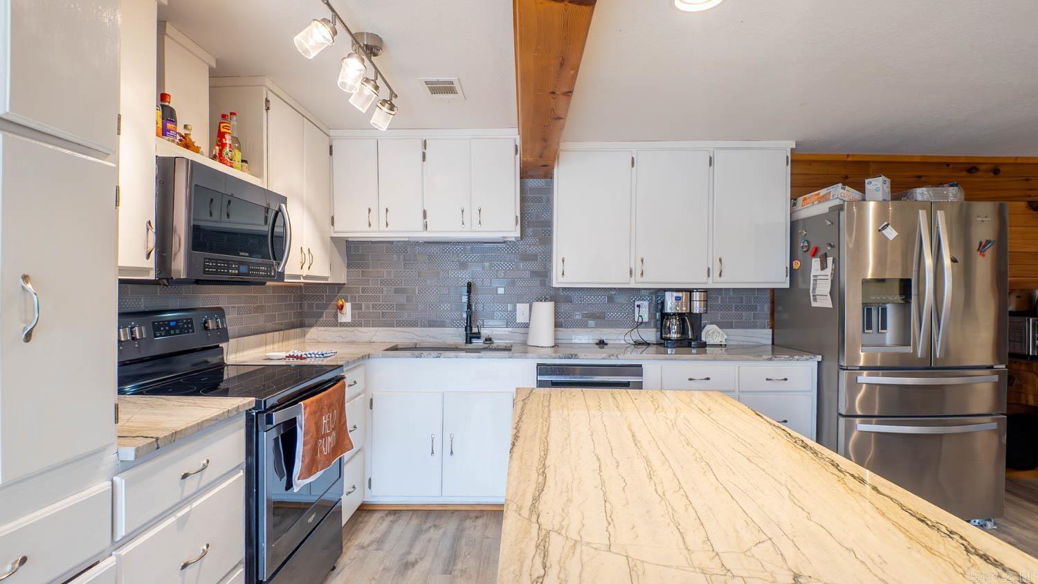 Photo 16 - Residential for sale – 1145  Broadleaf Road   Mammoth Spring, AR