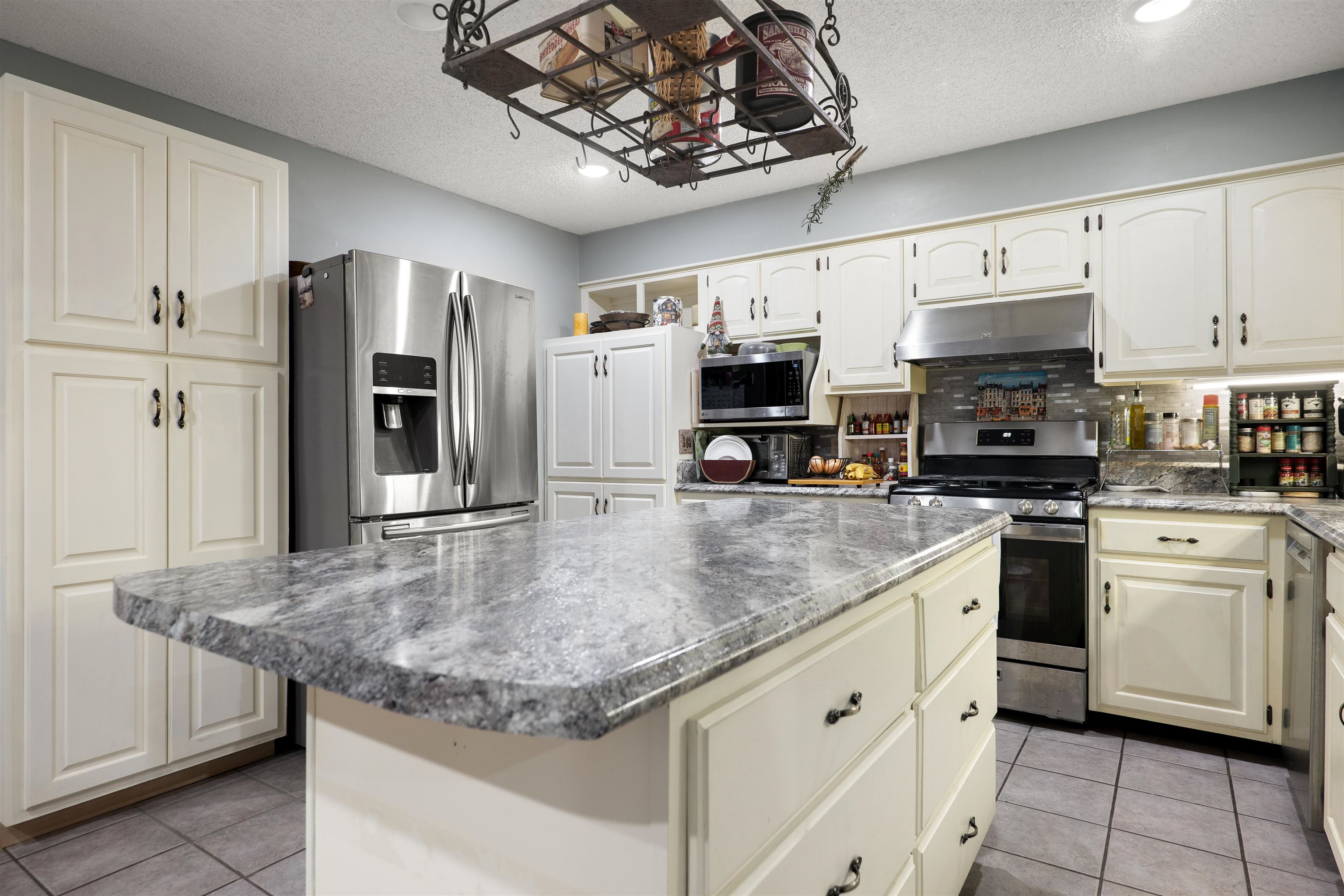 Photo 11 - Residential for sale – 45  Bluff   Hardy, AR