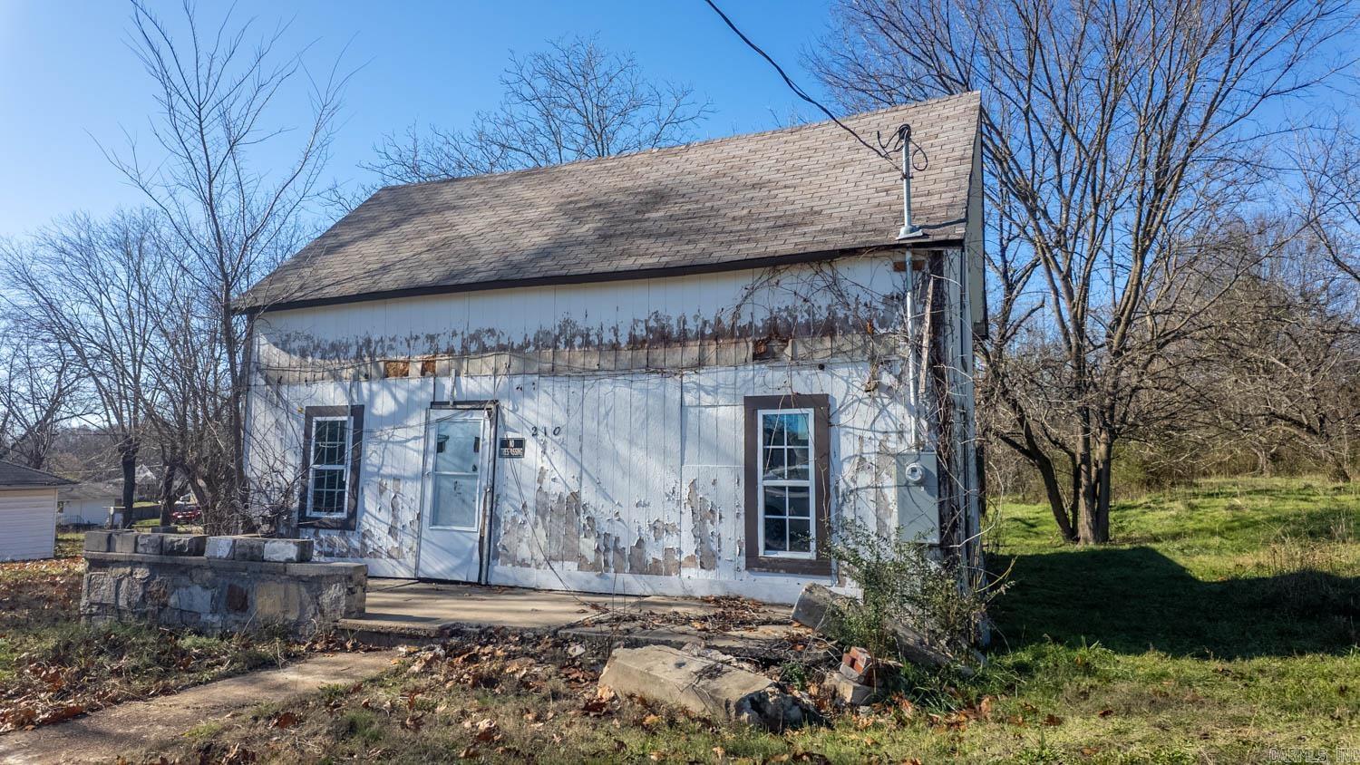 Photo 3 - Residential for sale – 210 N Oak Street   Salem, AR