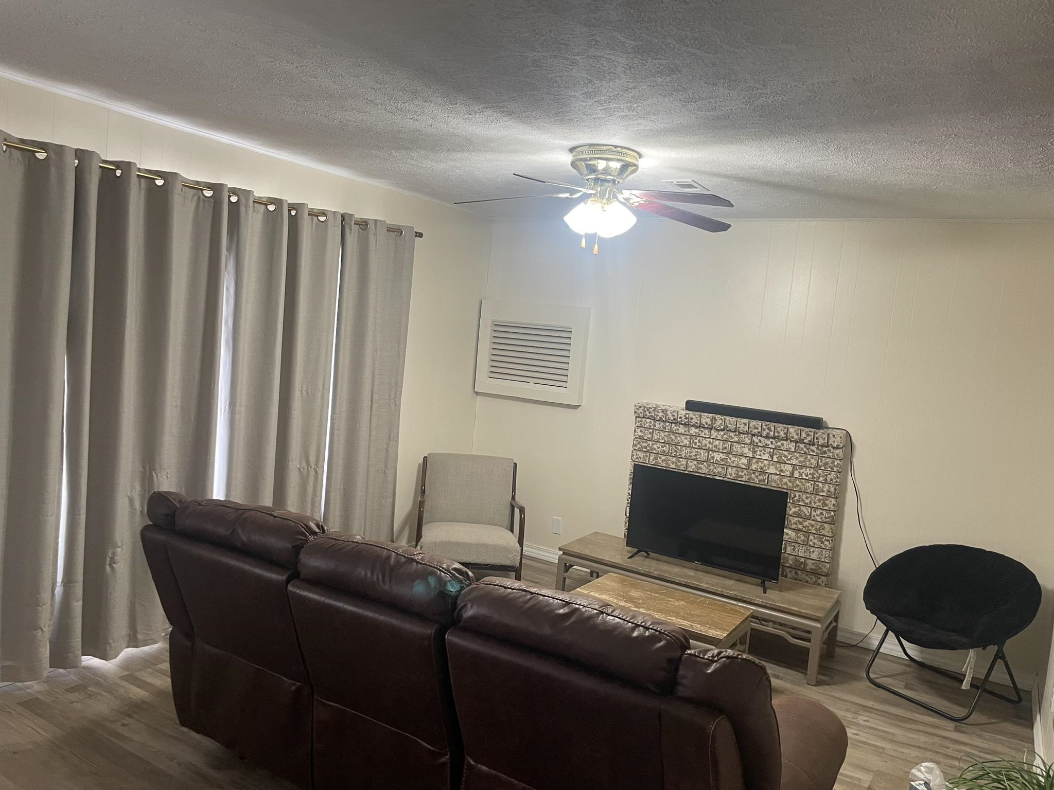 Photo 3 - Residential for sale – 82  West Main Street   Melbourne, AR