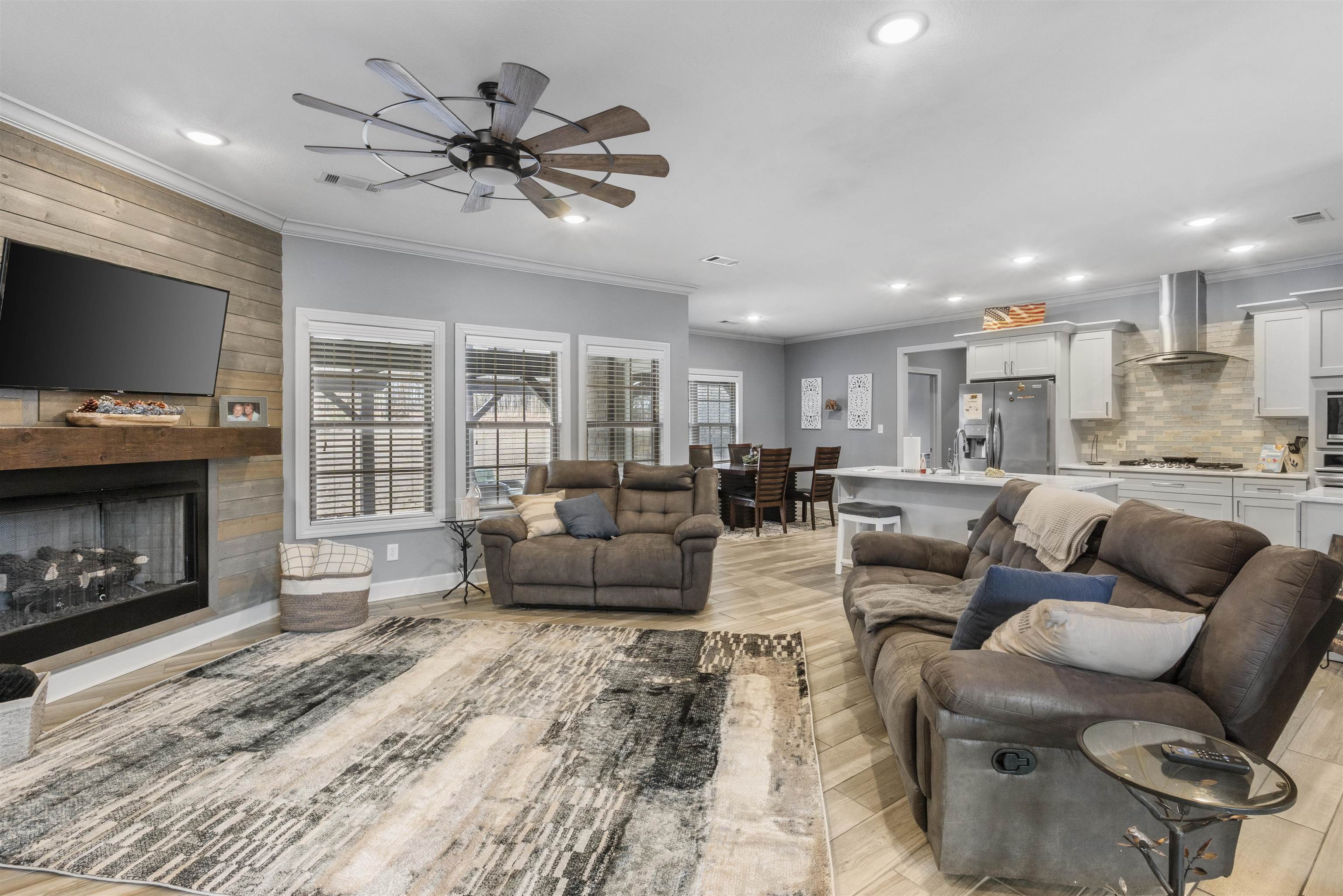 Photo 3 - Residential for sale – 338  Sallie Lane   Melbourne, AR