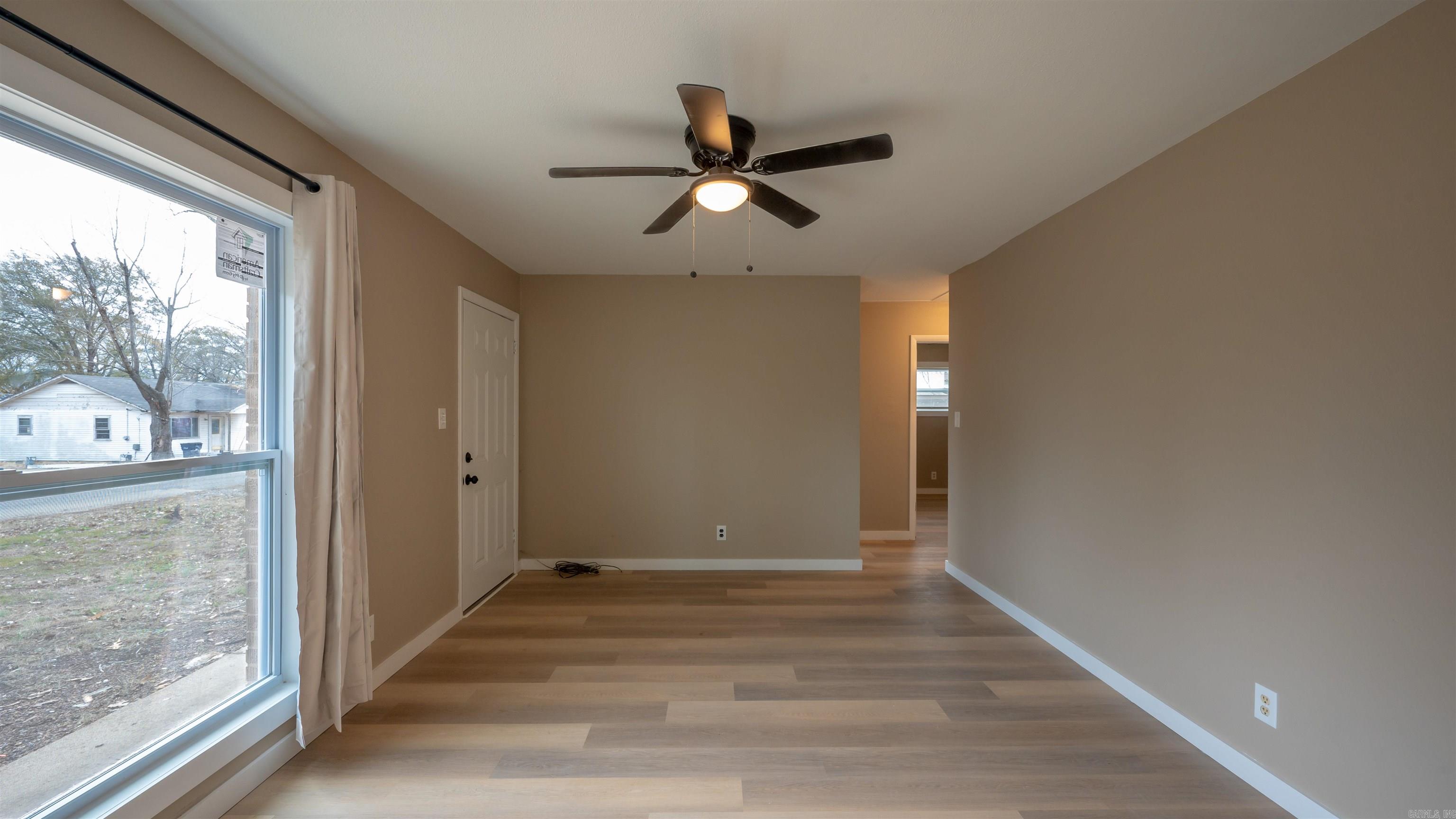 Photo 3 - Residential for sale – 406  Sidney St   Batesville, AR