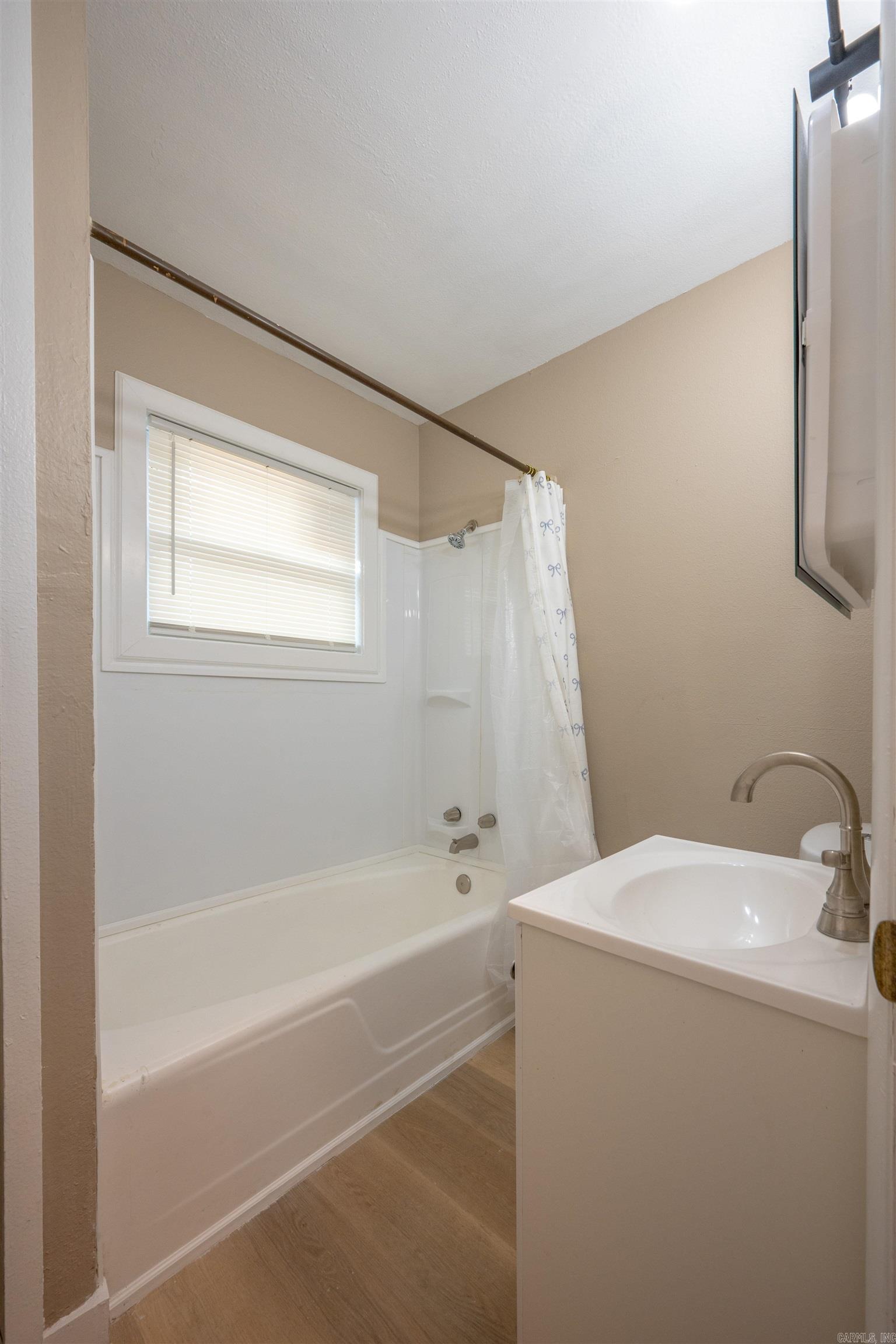 Photo 4 - Residential for sale – 406  Sidney St   Batesville, AR