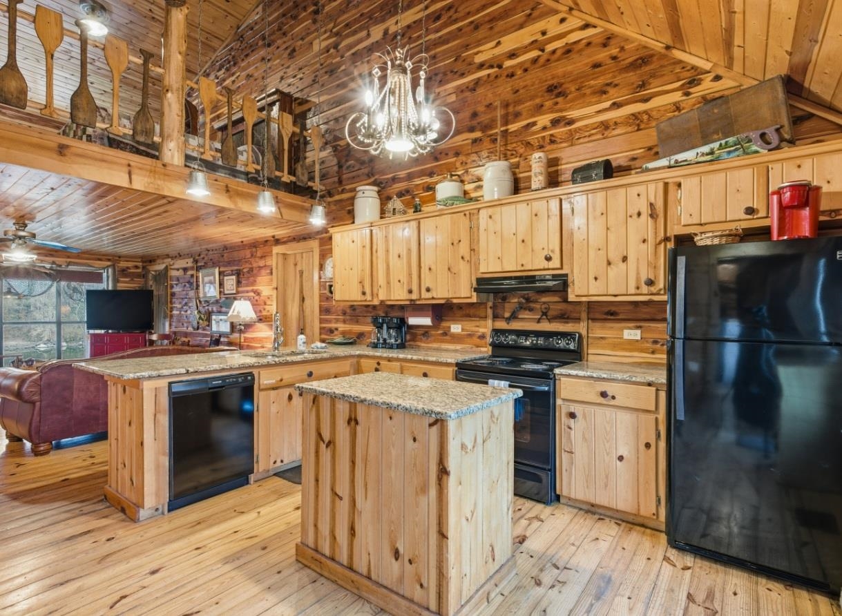 Photo 21 - Residential for sale – 908 S Riverview 832 S Riverview Lane  Mountain View, AR