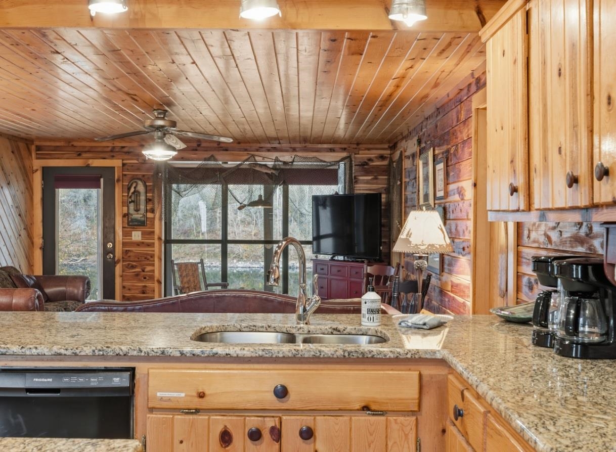 Photo 23 - Residential for sale – 908 S Riverview 832 S Riverview Lane  Mountain View, AR