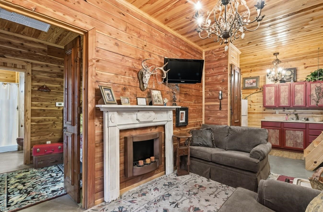 Photo 10 - Residential for sale – 908 S Riverview 832 S Riverview Lane  Mountain View, AR