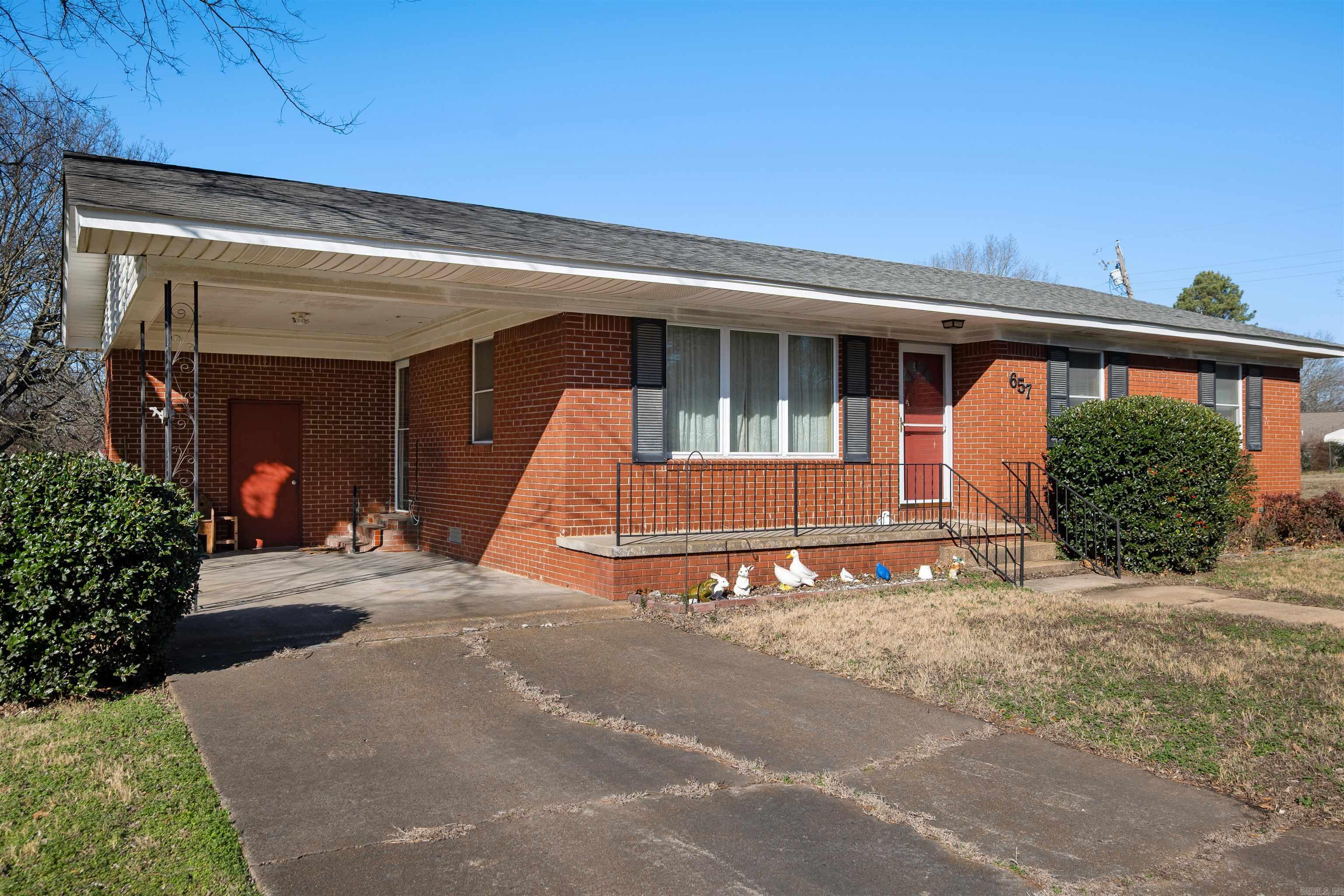 Photo 2 - Residential for sale – 657 N Locust St   Newark, AR