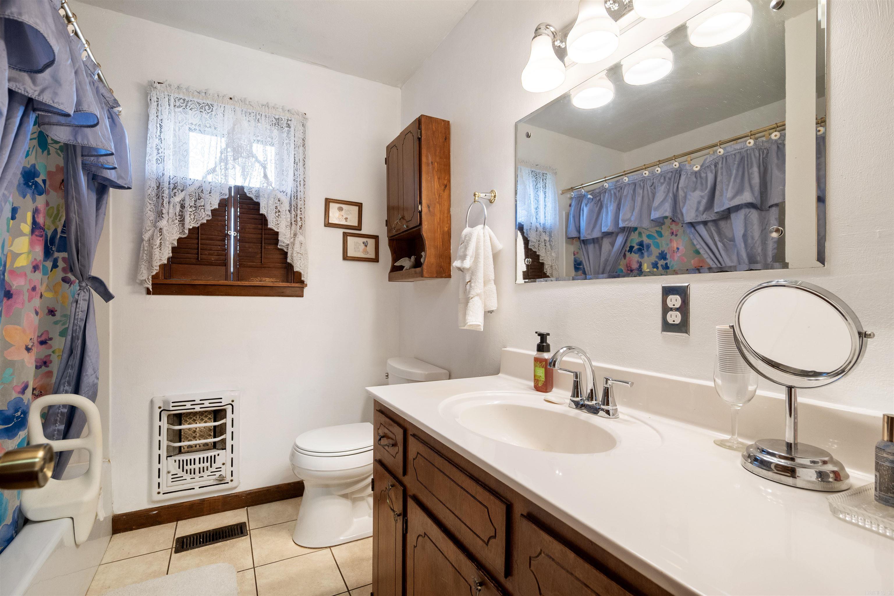 Photo 11 - Residential for sale – 657 N Locust St   Newark, AR