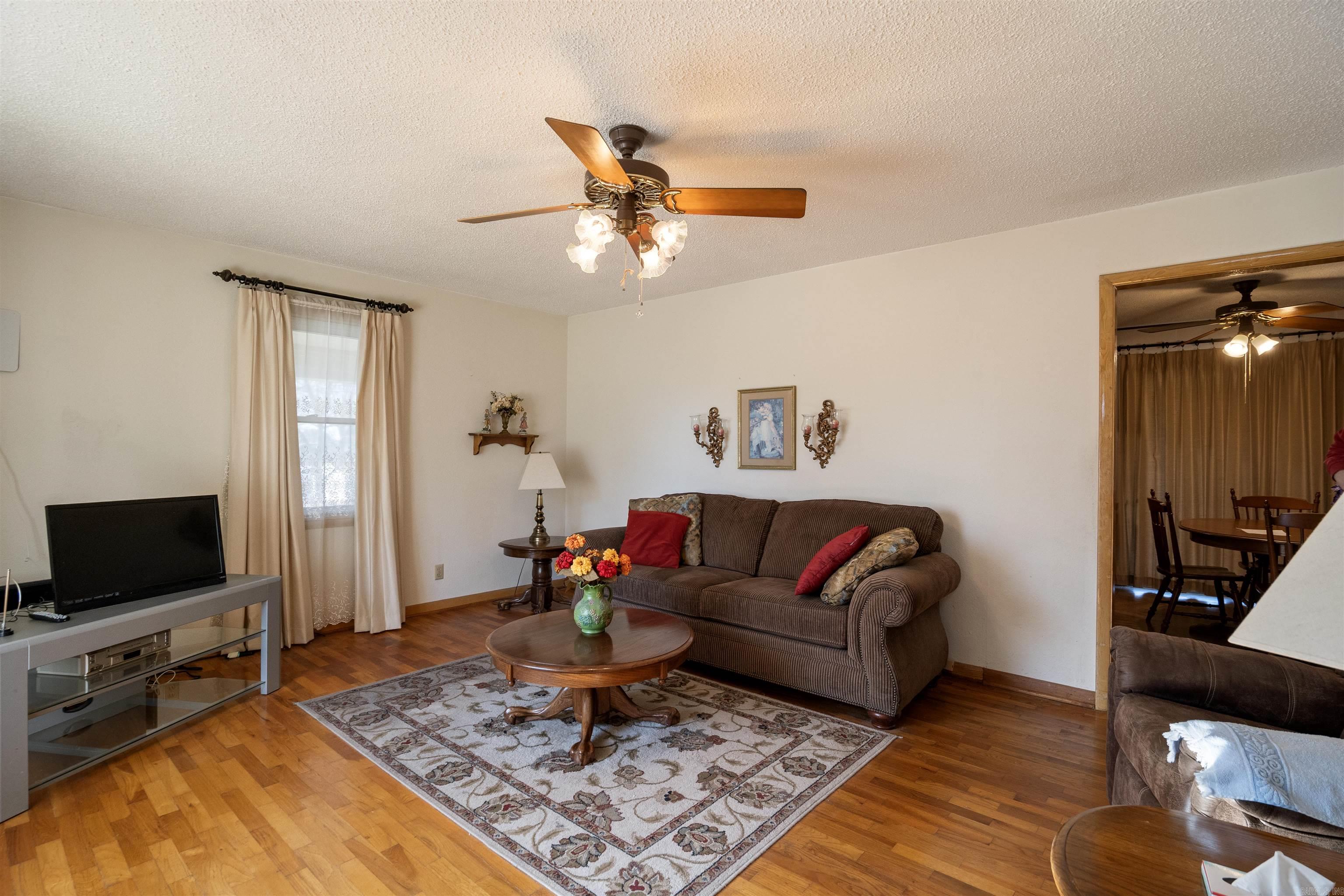 Photo 3 - Residential for sale – 657 N Locust St   Newark, AR