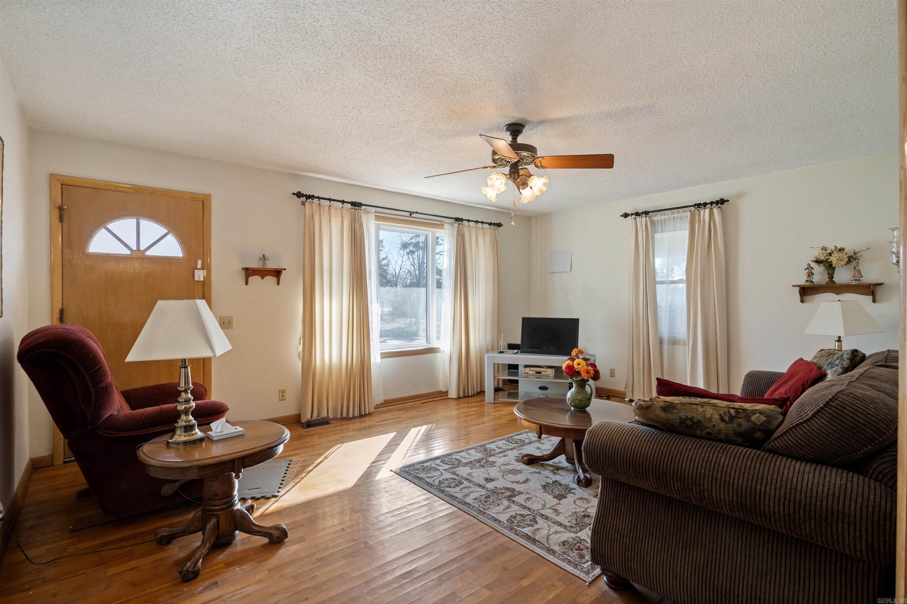 Photo 4 - Residential for sale – 657 N Locust St   Newark, AR