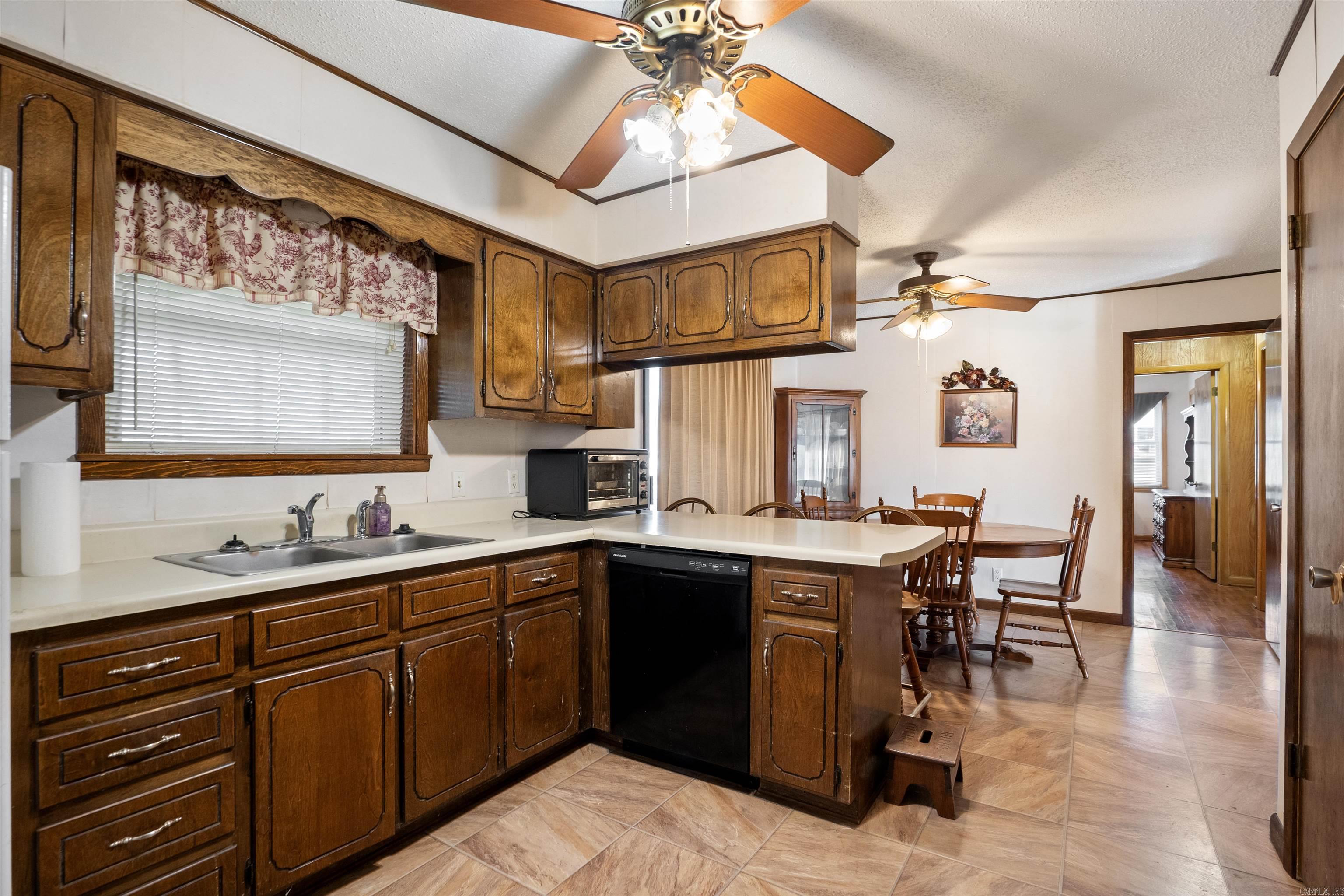 Photo 5 - Residential for sale – 657 N Locust St   Newark, AR