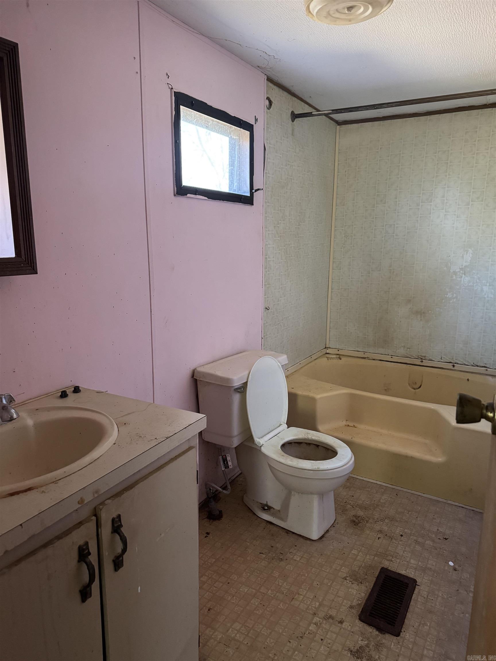 Photo 19 - Residential for sale – 425  Meade   Batesville, AR