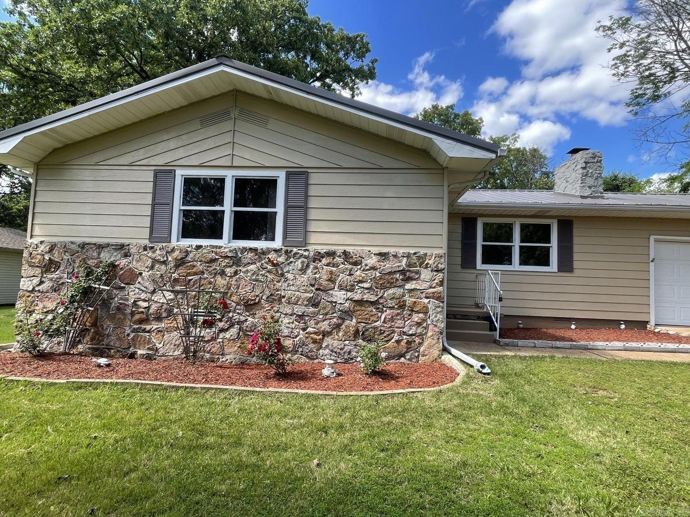 Photo 3 - Residential for sale – 302 E Church   Horseshoe Bend, AR