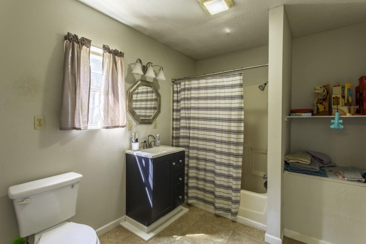 Photo 11 - Residential for sale – 218  River   Hardy, AR