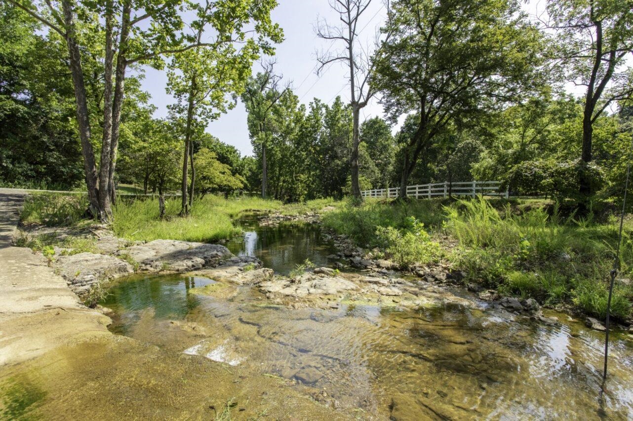 Photo 3 - Residential for sale – 218  River   Hardy, AR