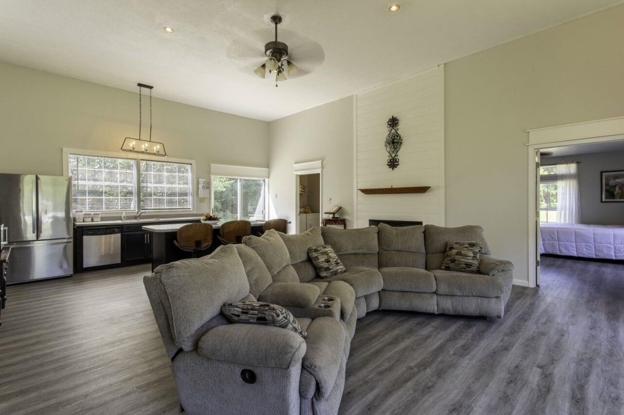 Photo 5 - Residential for sale – 218  River   Hardy, AR