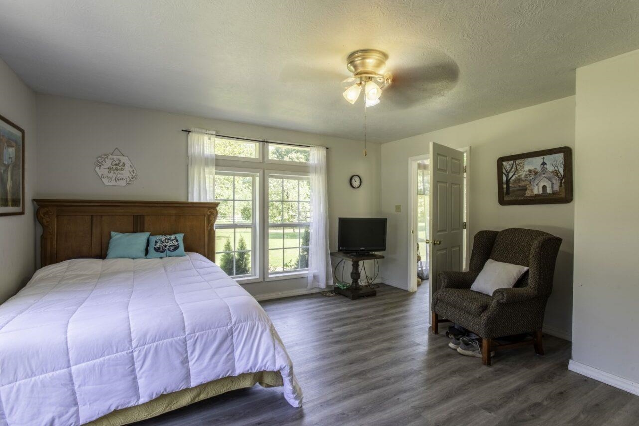 Photo 8 - Residential for sale – 218  River   Hardy, AR