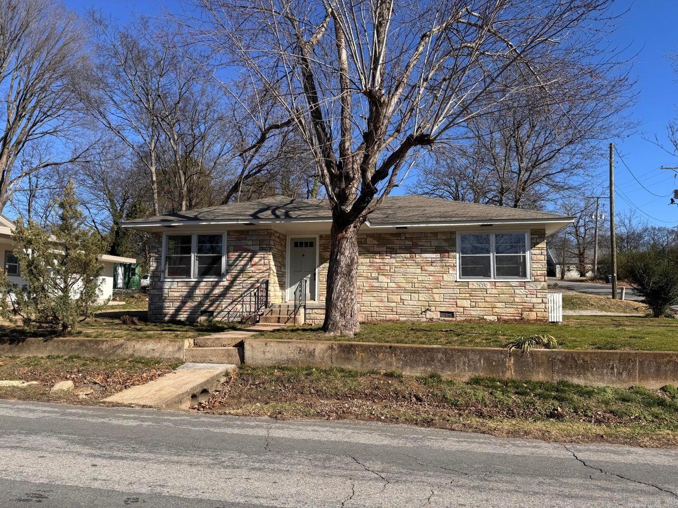 Photo 2 - Residential for sale – 805  Vine   Batesville, AR