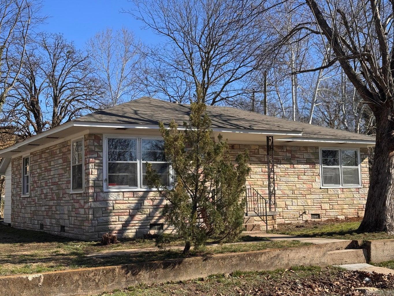 Photo 3 - Residential for sale – 805  Vine   Batesville, AR