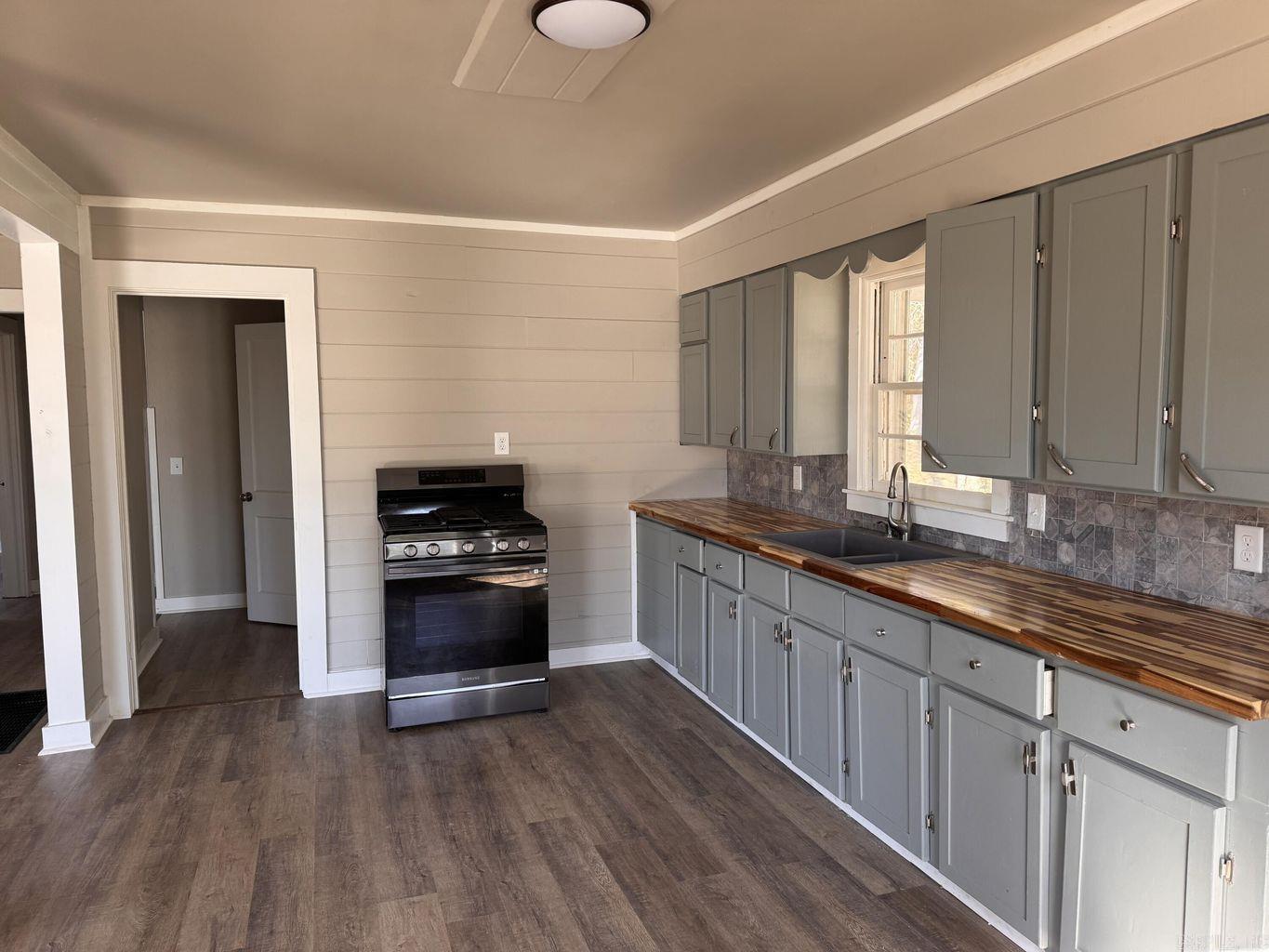 Photo 7 - Residential for sale – 805  Vine   Batesville, AR