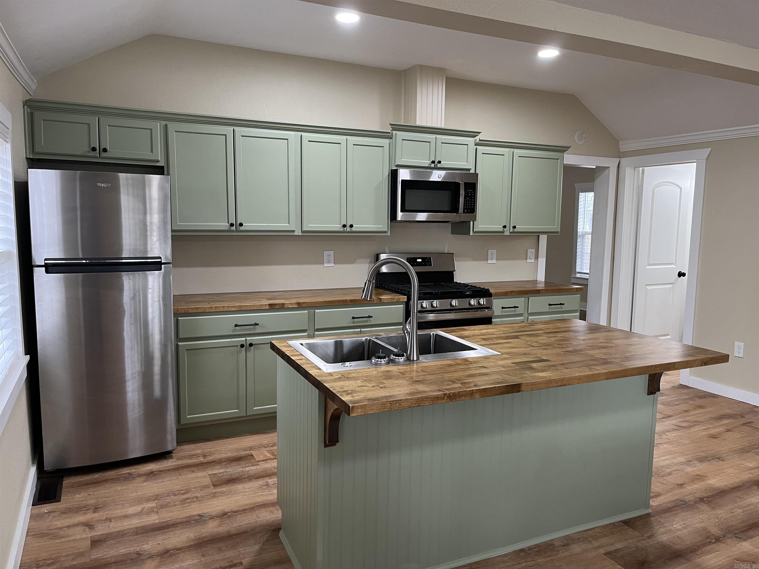 Photo 3 - Residential for sale – 840  Broad   Batesville, AR