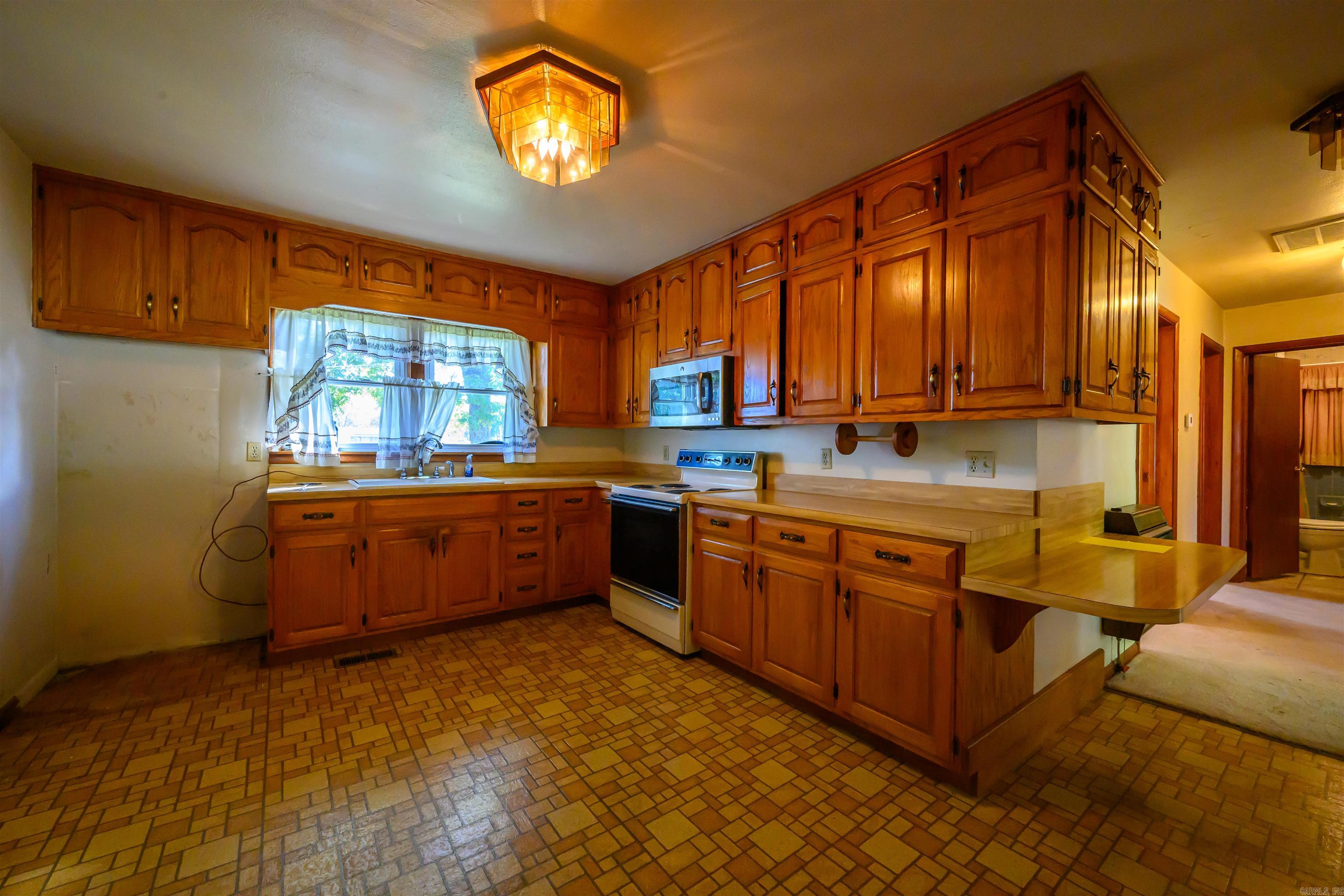 Photo 5 - Residential for sale – 515 E Center   Cave City, AR