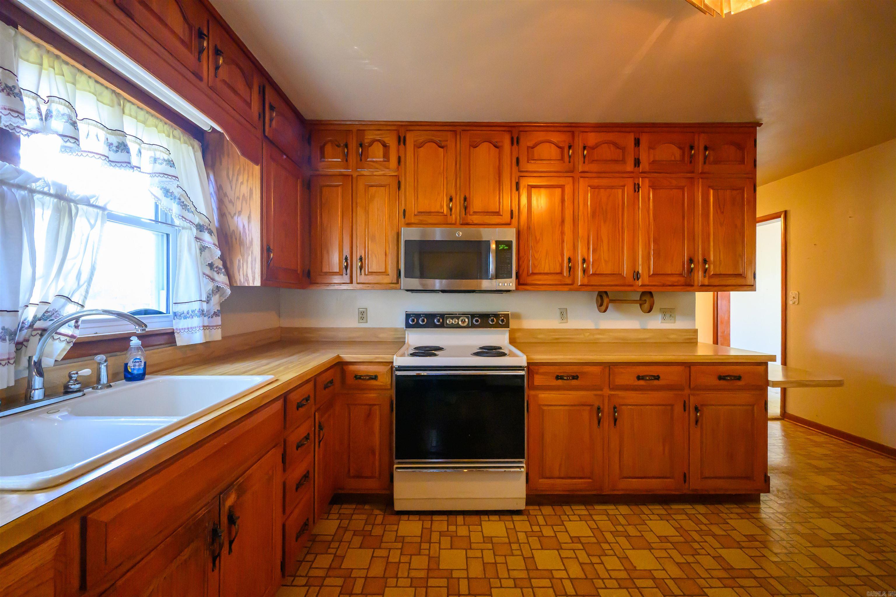 Photo 7 - Residential for sale – 515 E Center   Cave City, AR