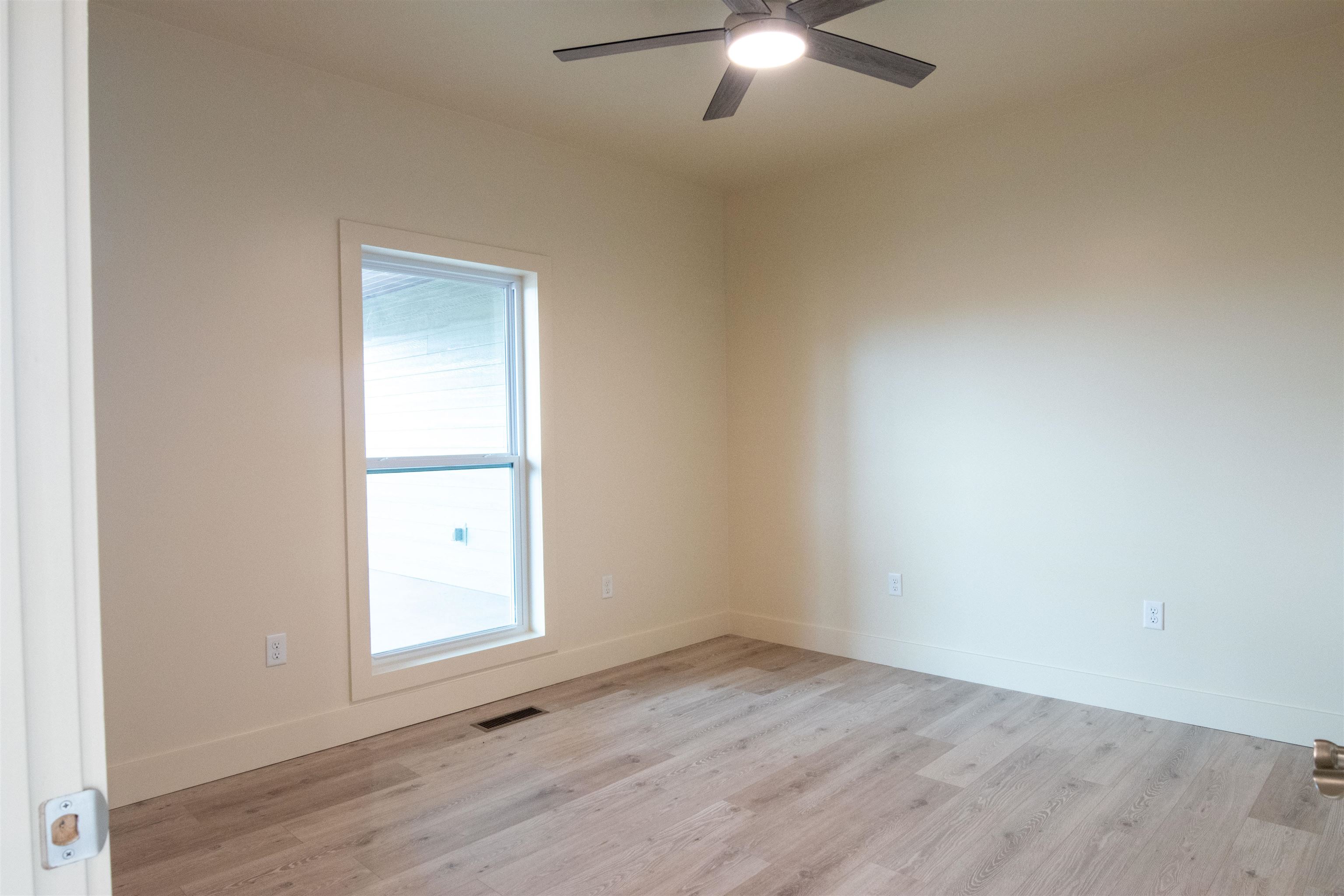 Photo 14 - Residential for sale – 400  Firethorn Augusta Building Unit1  Melbourne, AR