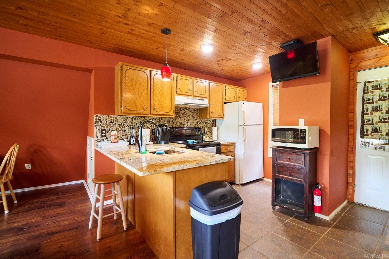 Photo 5 - Residential for sale – 1  Kiawnie Circle   Hardy, AR