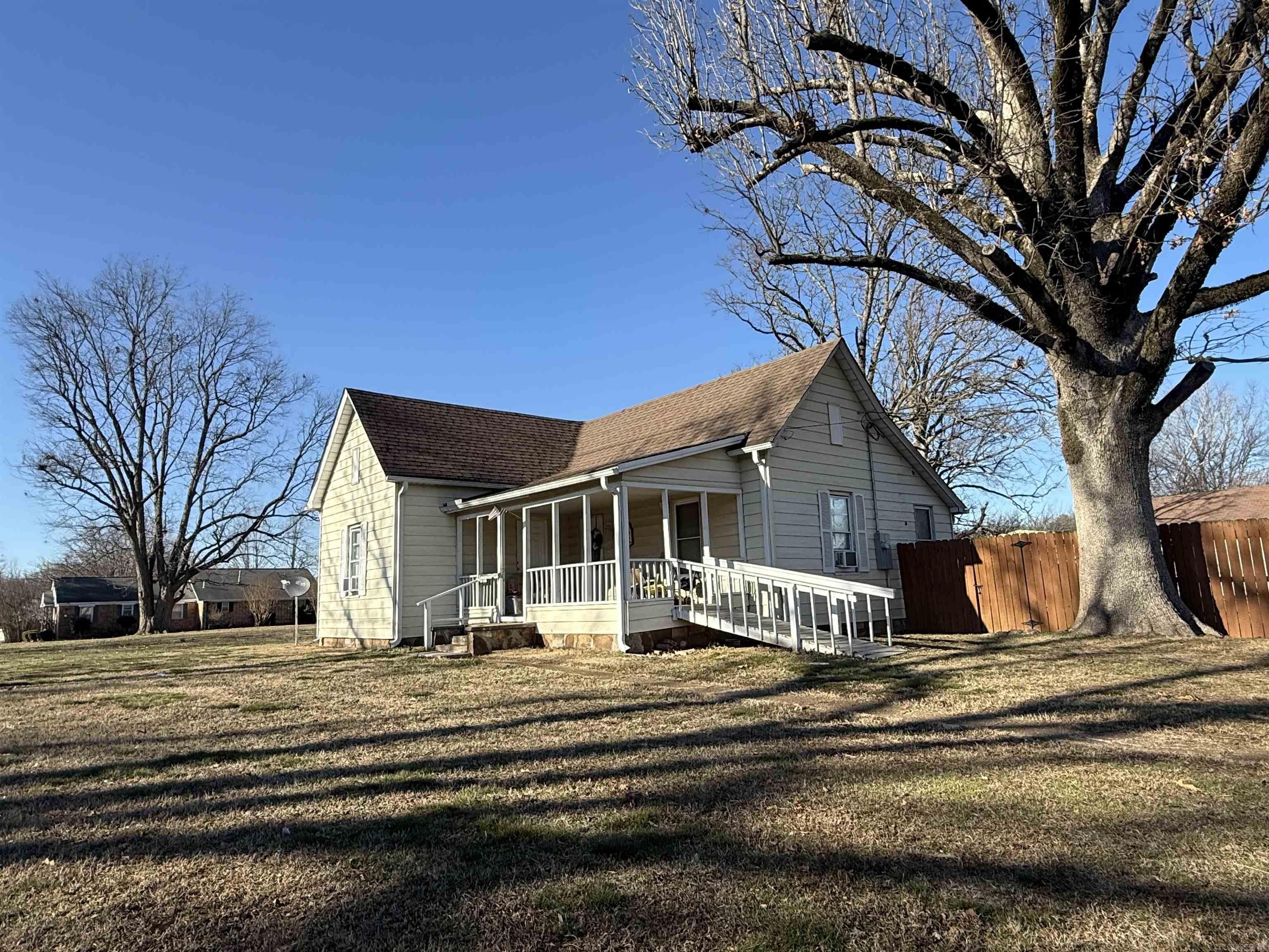 Photo 2 - Residential for sale – 512 W 6th   Newark, AR