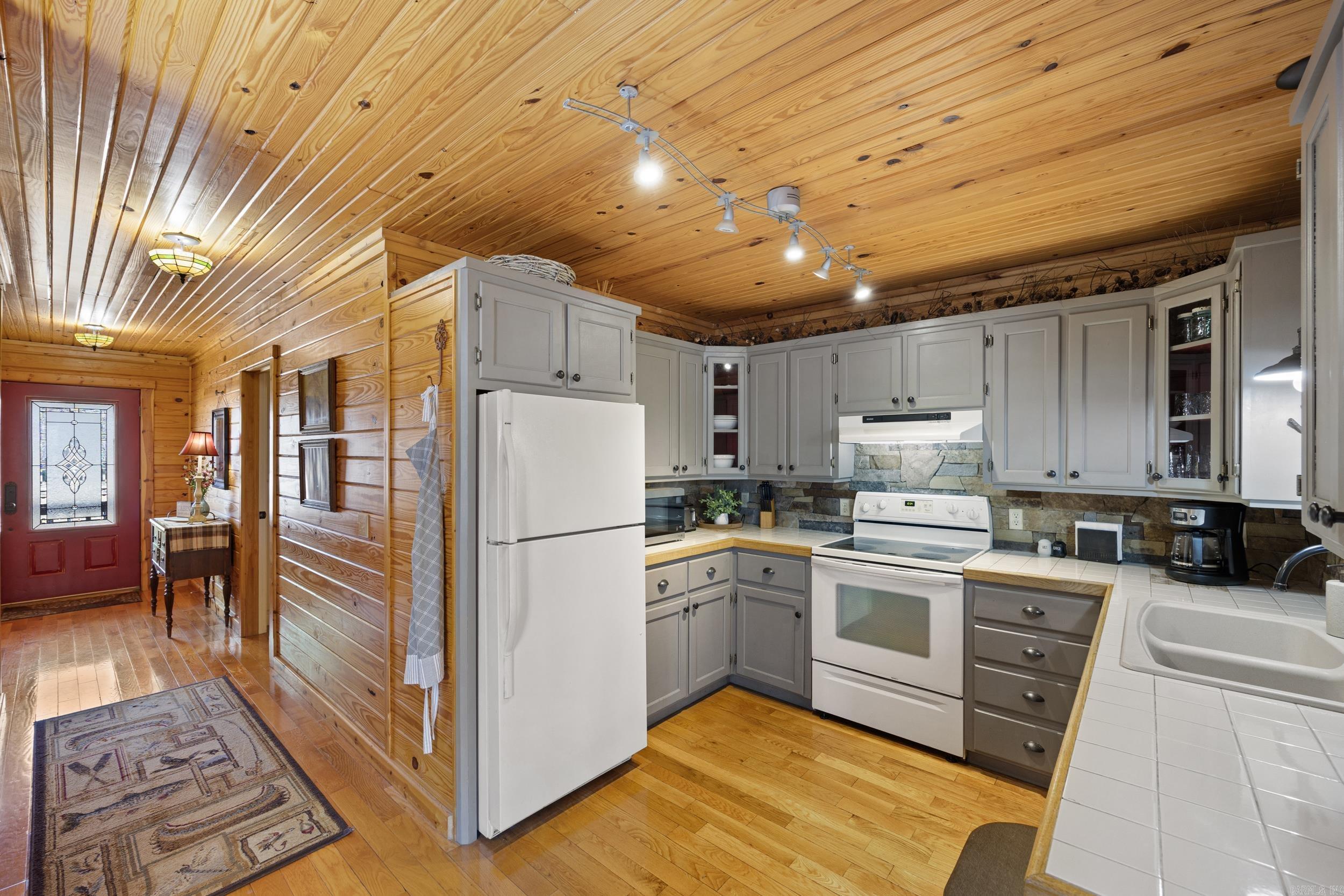 Photo 13 - Residential for sale – 228 S Riverview   Mountain View, AR