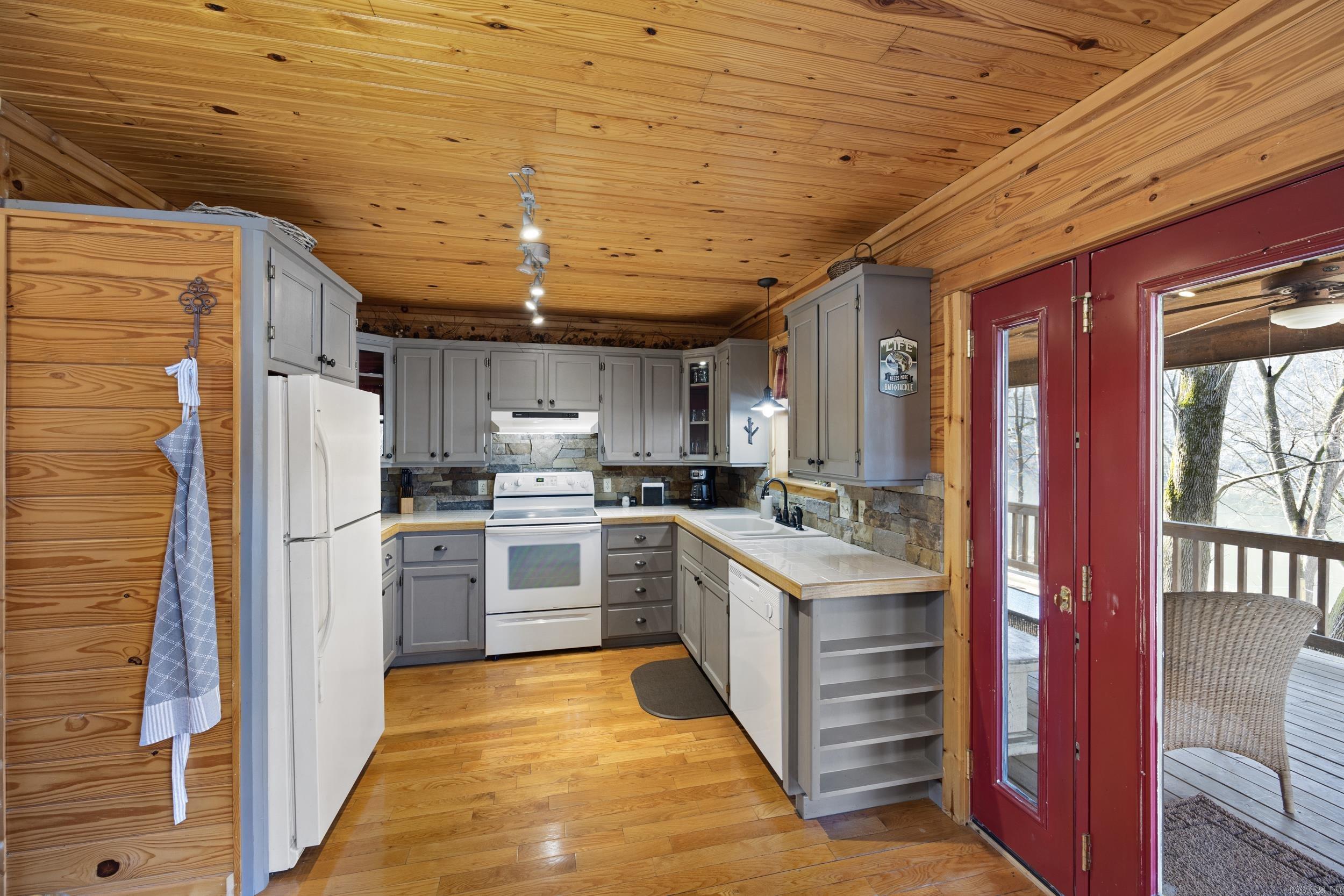 Photo 14 - Residential for sale – 228 S Riverview   Mountain View, AR