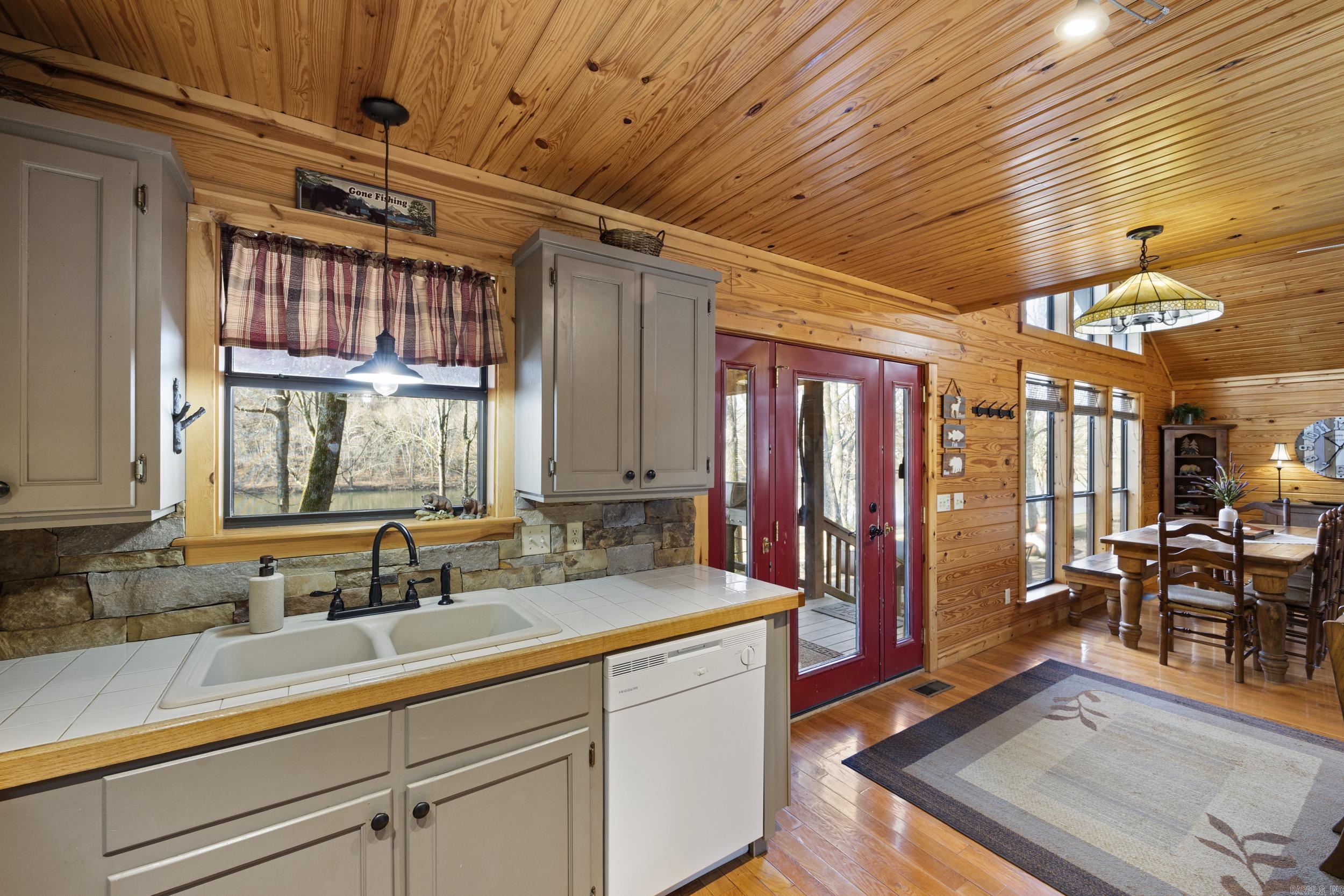 Photo 15 - Residential for sale – 228 S Riverview   Mountain View, AR