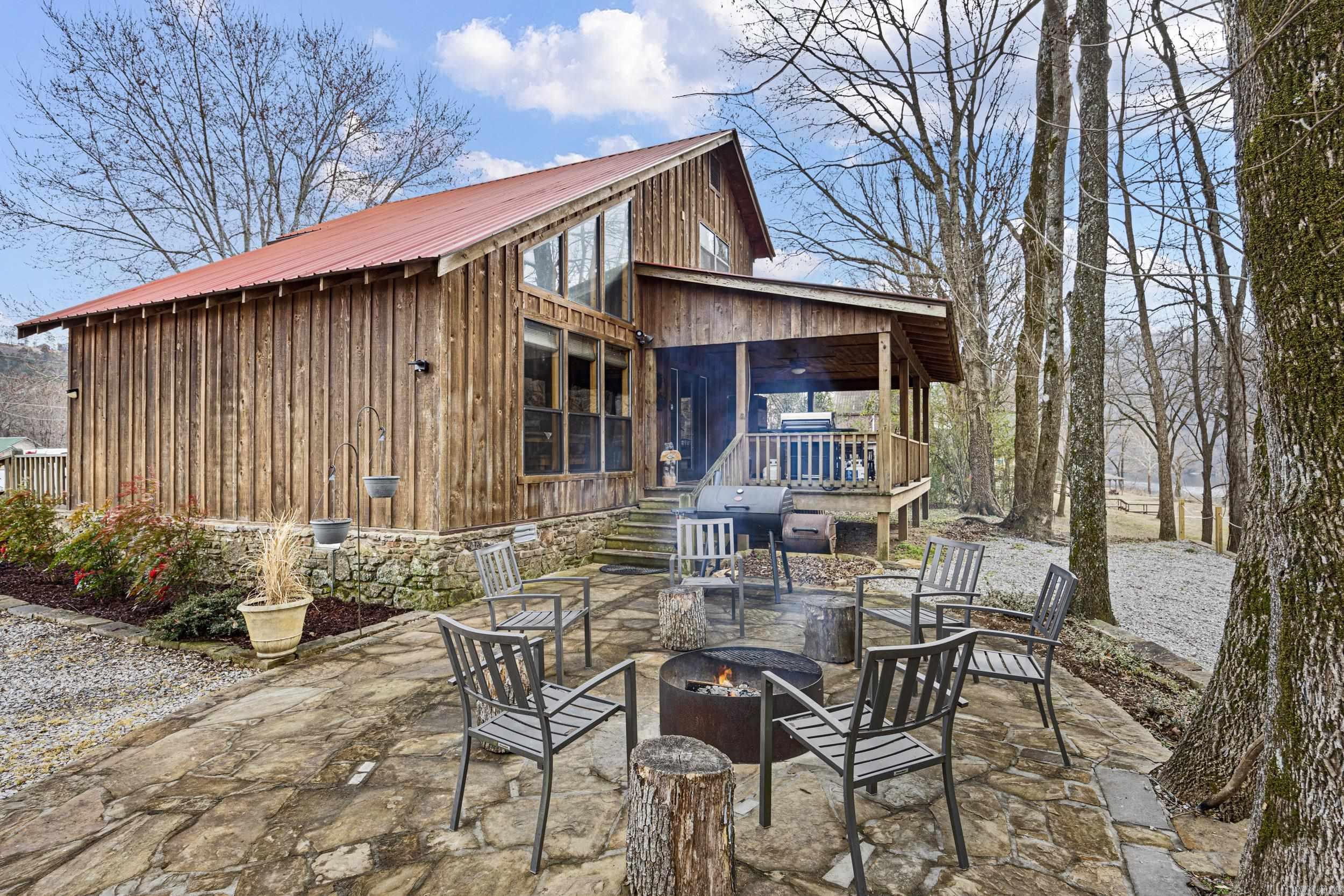 Photo 3 - Residential for sale – 228 S Riverview   Mountain View, AR