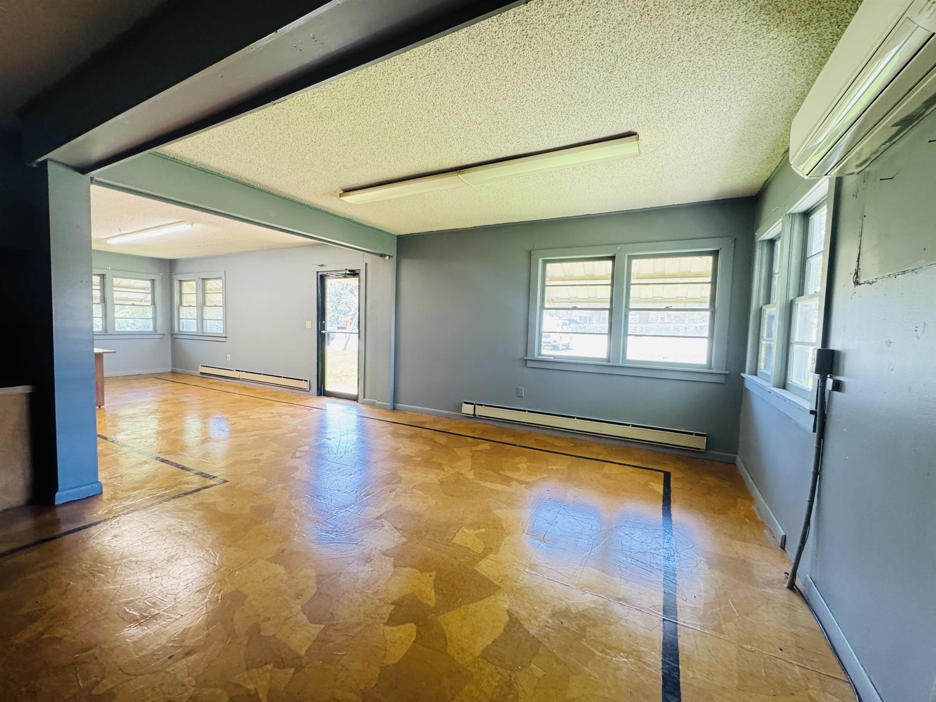 Photo 2 - Commercial / Industrial for sale – 41 S Spring Street   Melbourne, AR