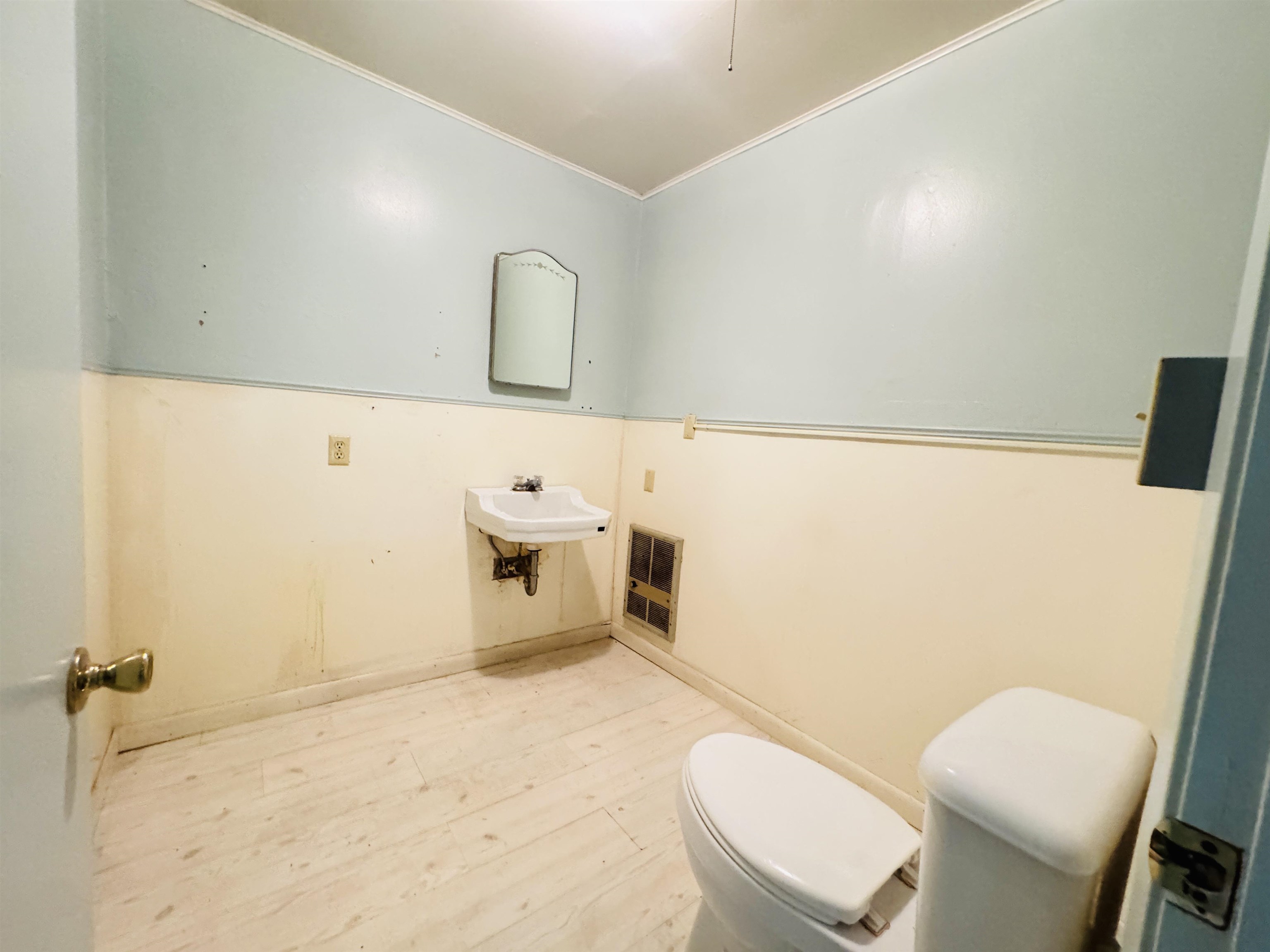 Photo 6 - Commercial / Industrial for sale – 41 S Spring Street   Melbourne, AR